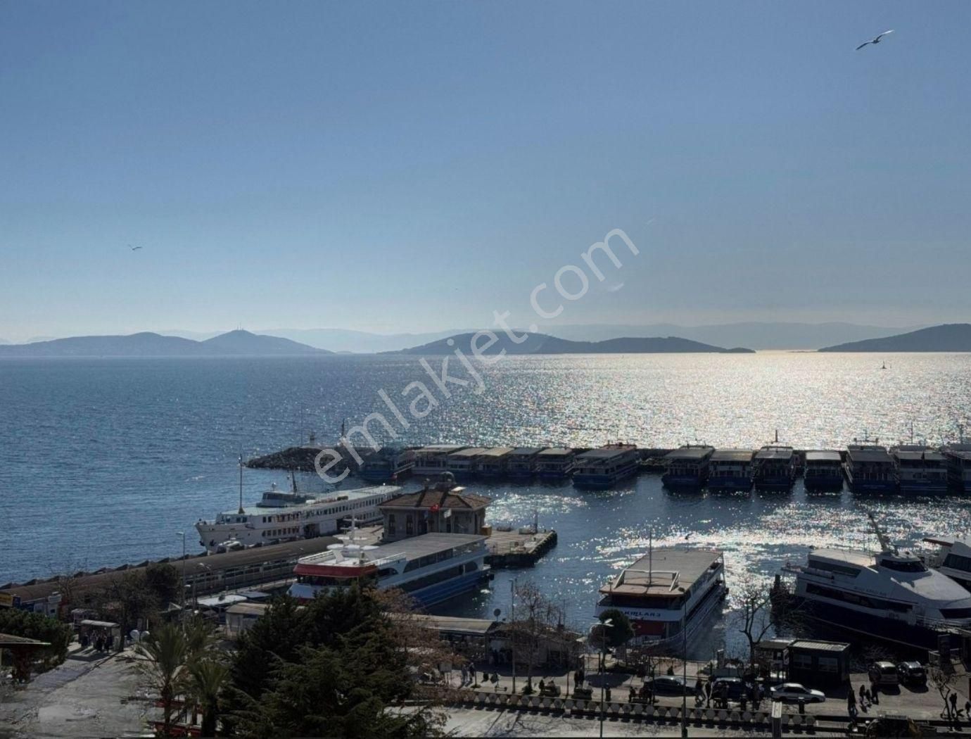 Bostancı Sahilde Deniz Manzaralı Satılık 4+1 Lüks Dubleks Daire