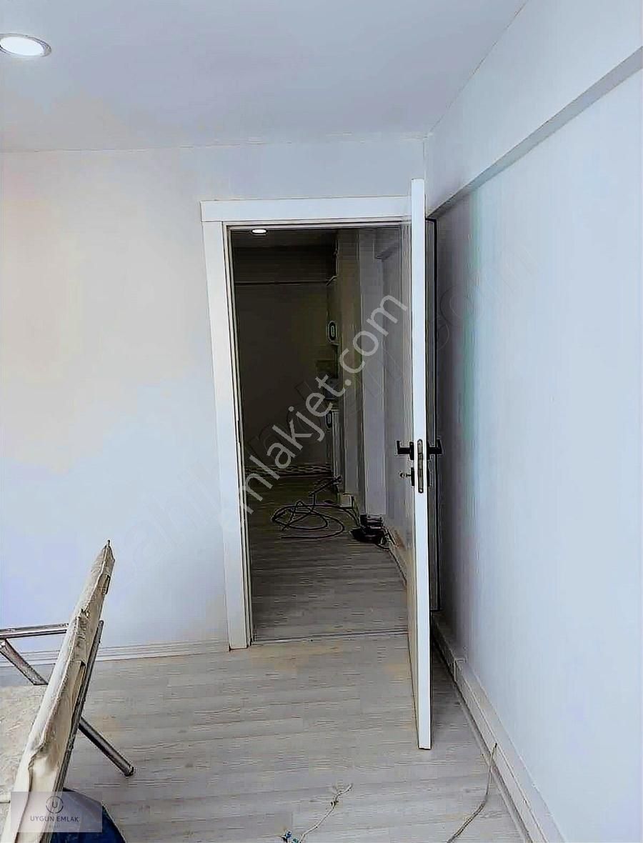 Konak Yenişehir Gıda Çarşısı'nda Kiralık Ofis Büro