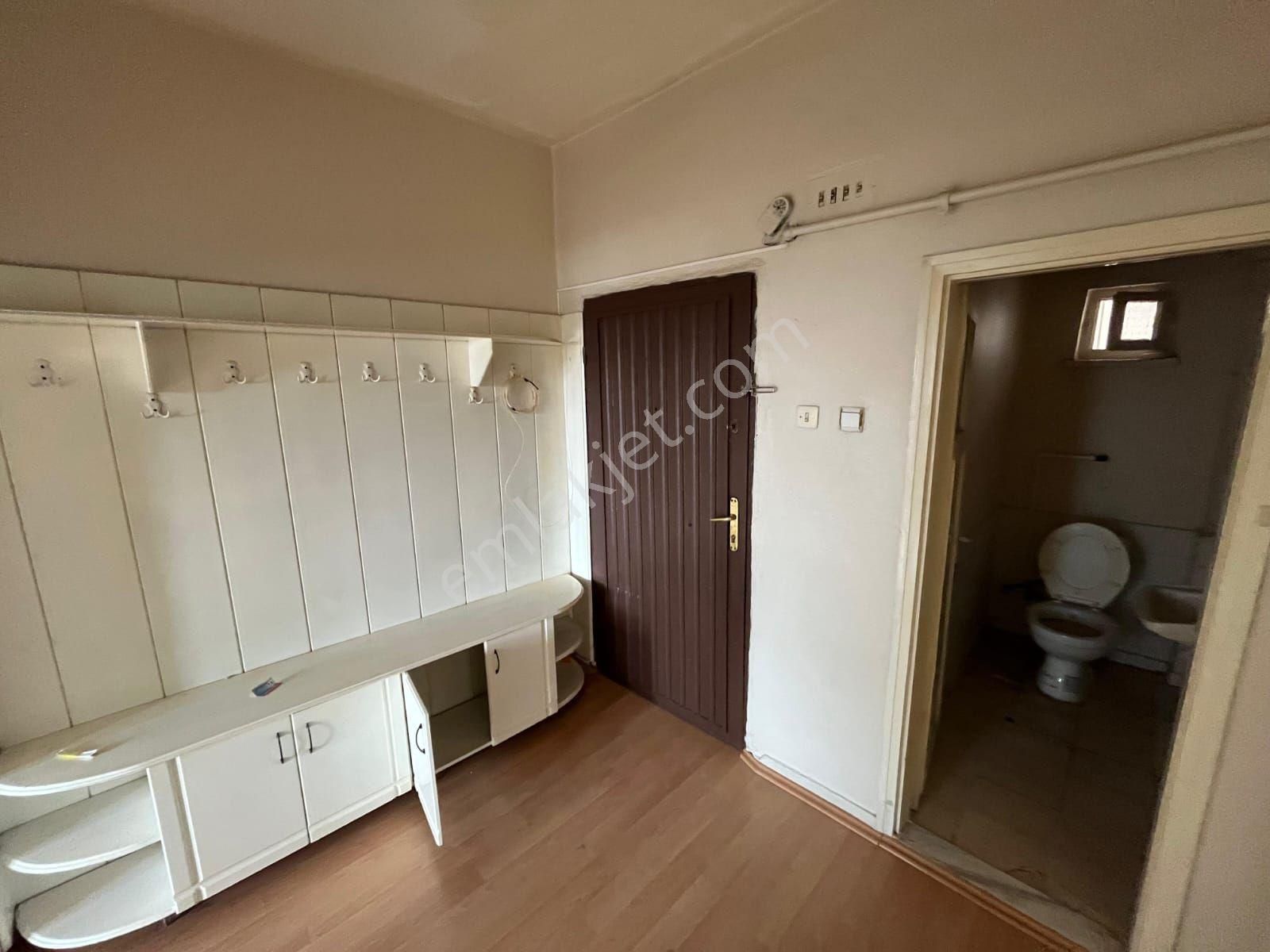Belsinde Temiz Bakımlı Ara Kat Satılık Daire