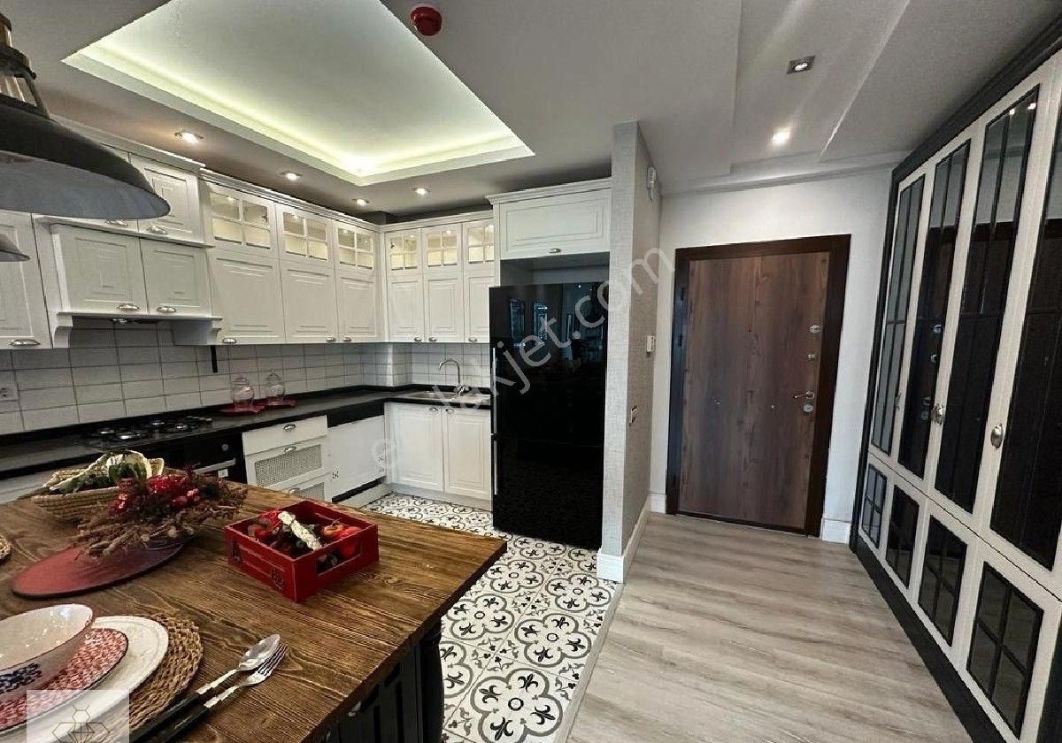 Full Eşyalı Site İçerisinde Havuzlu 2+1 Satılık Daire