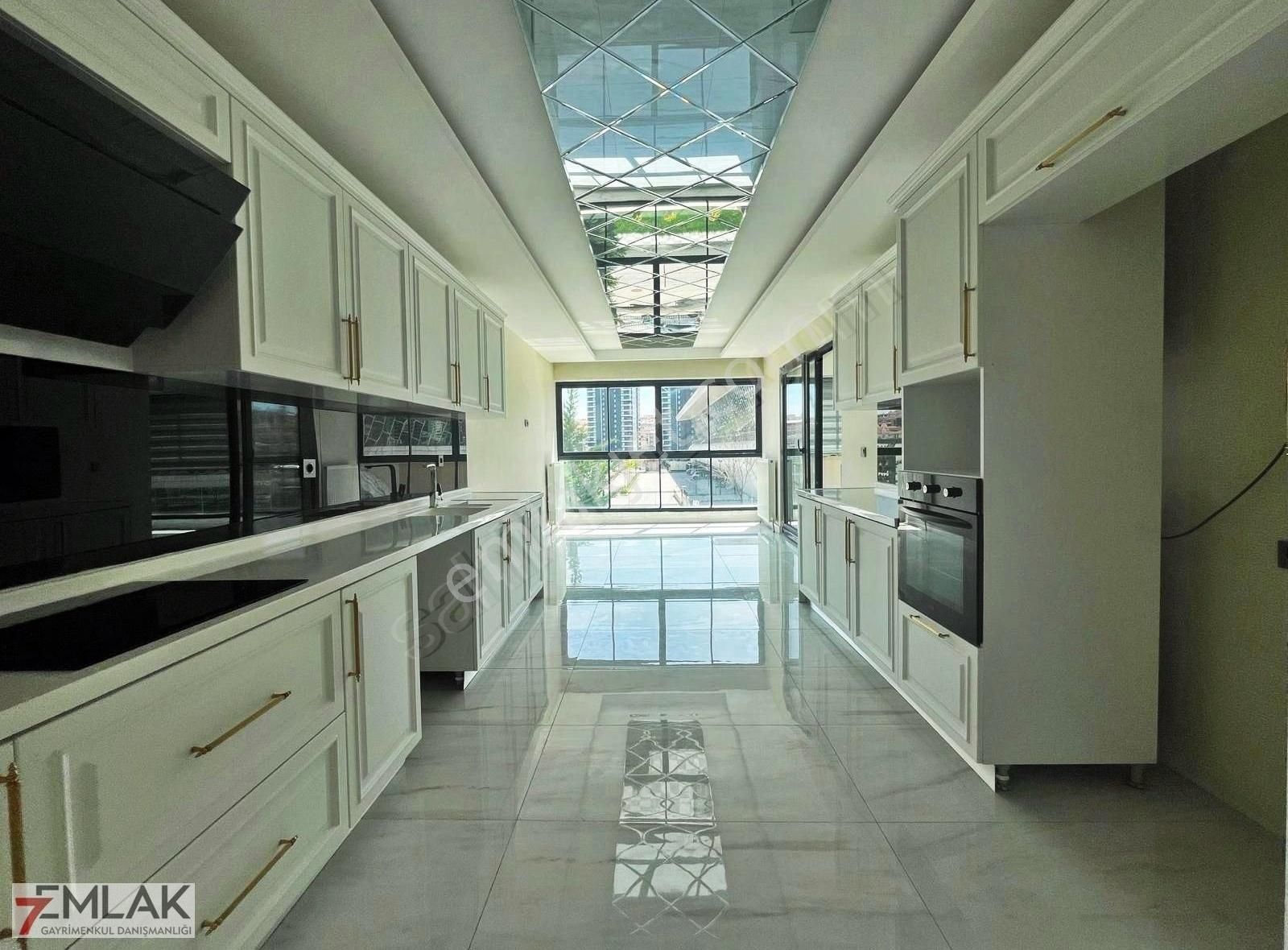 Ovacık'ta Saunalı E.banyo G.odalı 200 M2 4+1 Lüx Site Dairesi !!