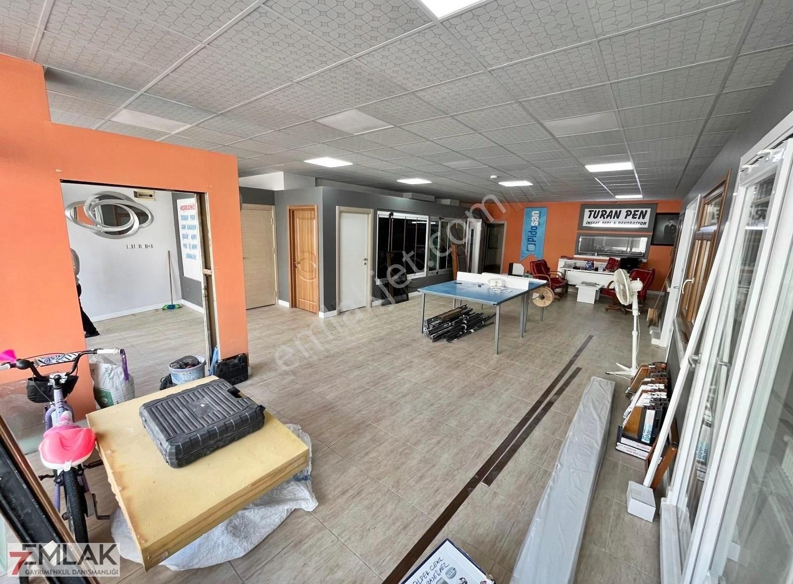 Yayla'da İşlek Cadde Üzeri Geniş Vitrinli 150m2 Net Dükkan