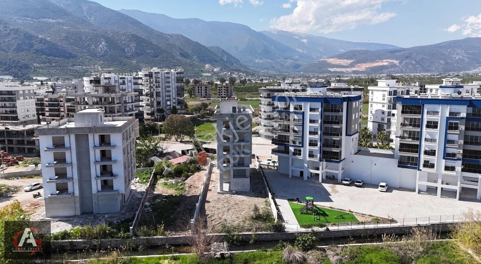 Faruk Arısan'dan Emniyet Arkasında Köşe Başı Ve Çay Kenarı 2+1