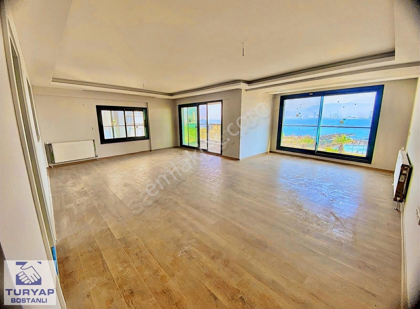 Karşıyaka Sahilde 3+1 Ultra Otoparklı Lüks Yalı Dairesi