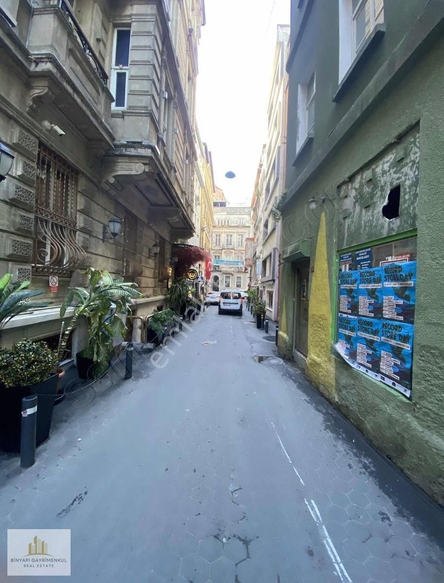 İstiklal Caddesi'nin Arkasında *kaçırılmıycak* Yatırımlık 1+1