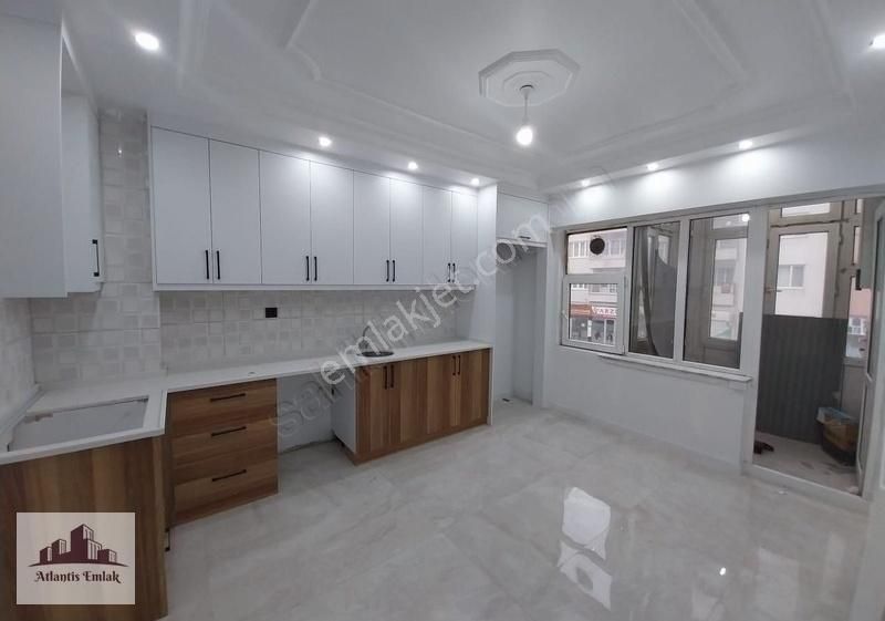 Atlantis'ten İstklalde Caddede Satılık 3+1 İçi Yenilenmiş Daire