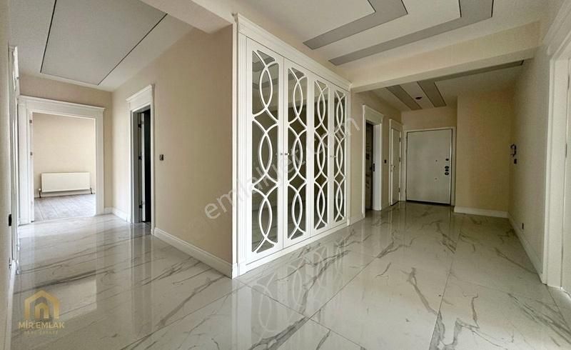 Ovacık'ta Lavanta Bahçesinin Yanında 200m2 4+1 Lux Sitede