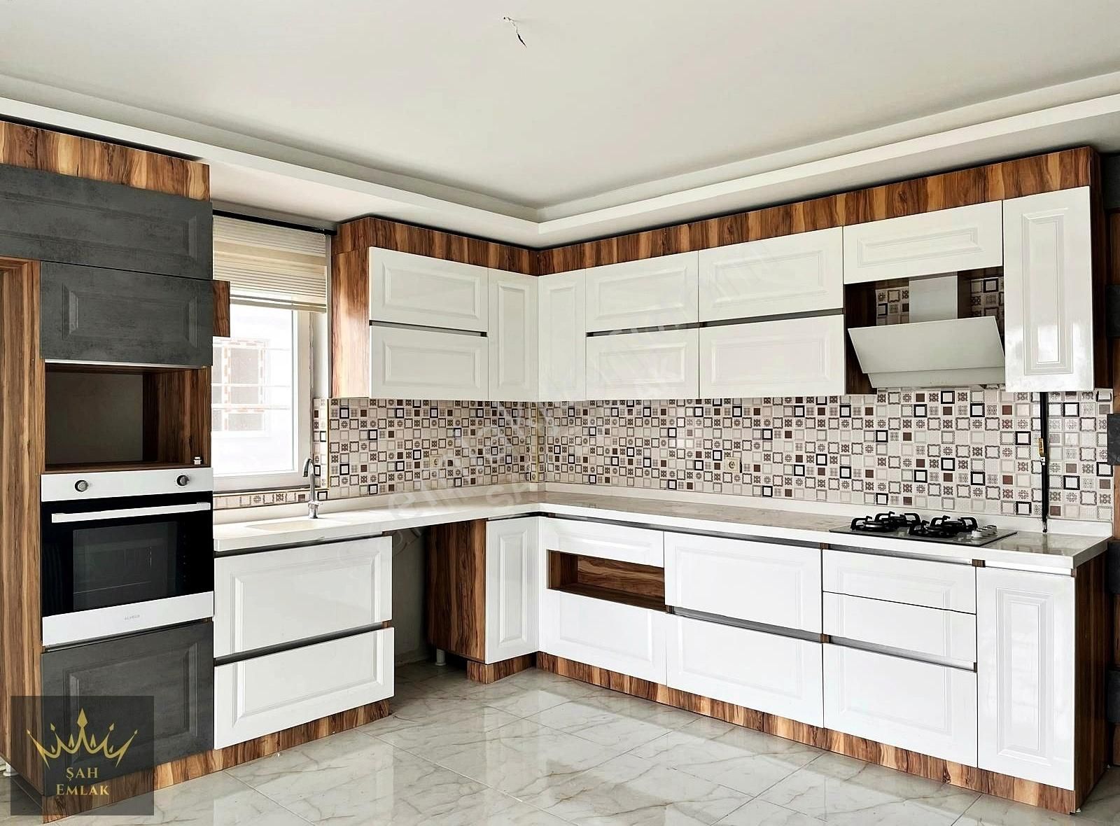 Şah'tan Menderes Mh.'de Çok Geniş 4+1 Türk Hamamlı Daire Fırsatı