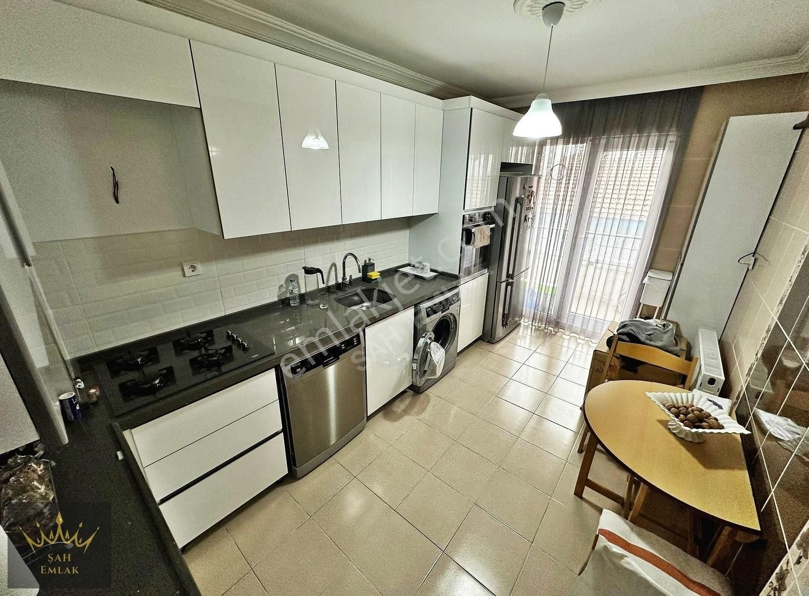 Şah Emlak'tan Fevzi Çakmak Mh.'de 3+1 130m² Katta Ön Cephe Daire