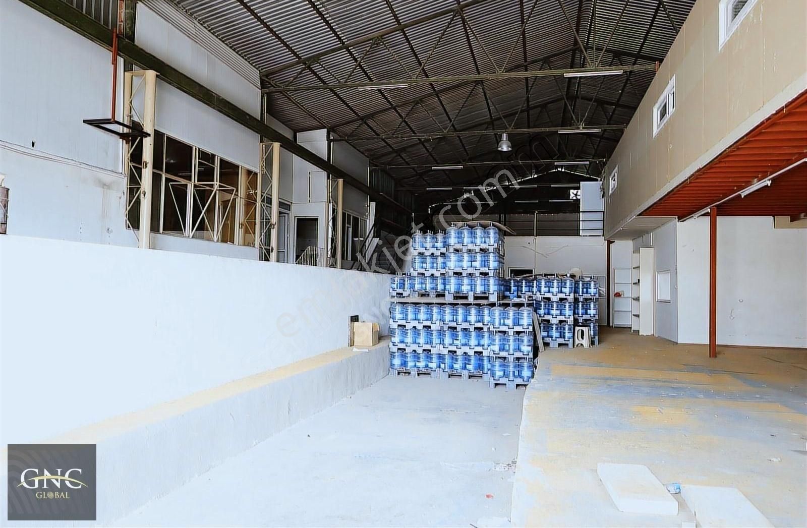 Aspendos Bulvarı Ana Caddeye Yakın Kiralık Depo