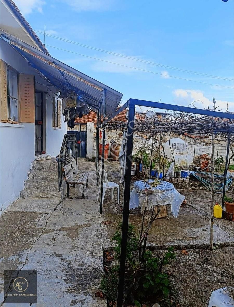 Görece Merkezde 420m2 Arsa İçinde 80m2 Evi Bulunan Arsa Satılık.