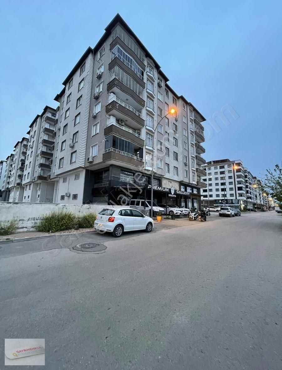 Üniversite Emlaktan Yeni Beşevlerde Yürüyüş Yolunda 3+1 Daire
