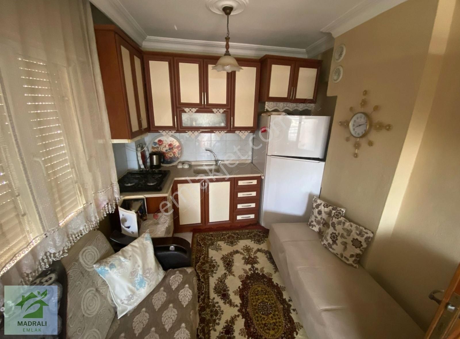 Madralıdan Edremit Gaziilyasta Satılık Eşyalı 2+1 Daire