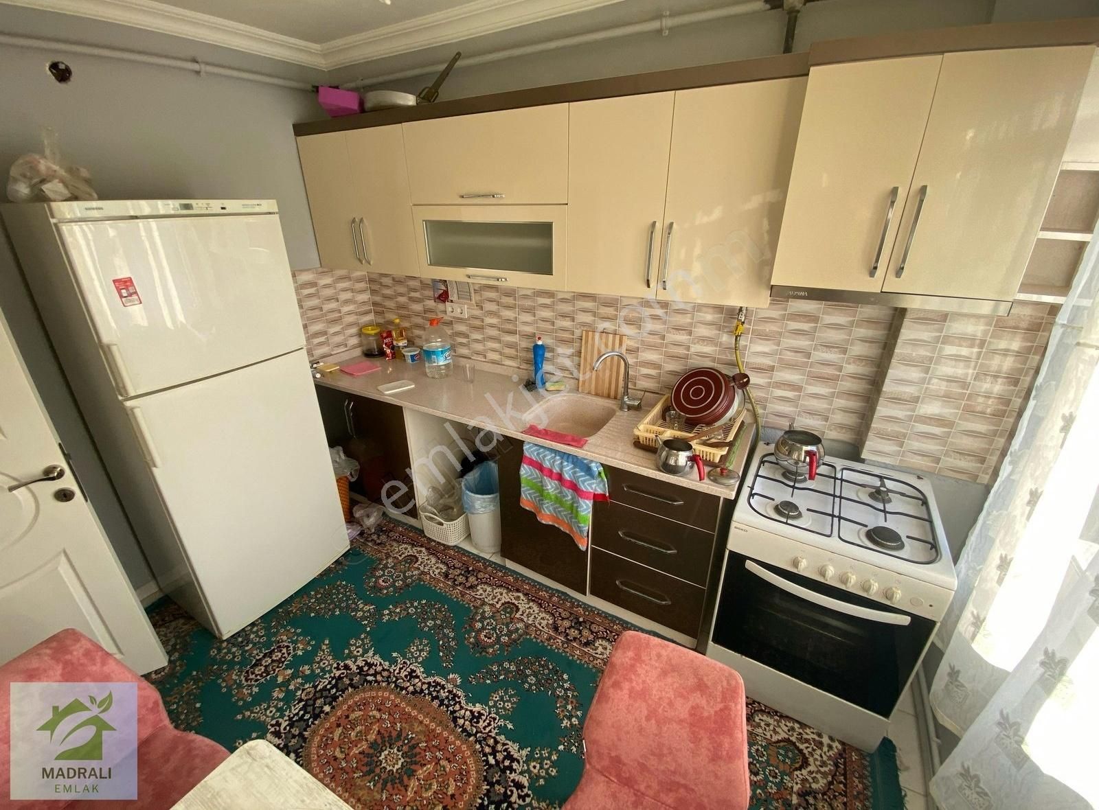 Madralıdan Edremit Tuzcumuratta Satılık 2+1 Ayrı Mutfak Daire