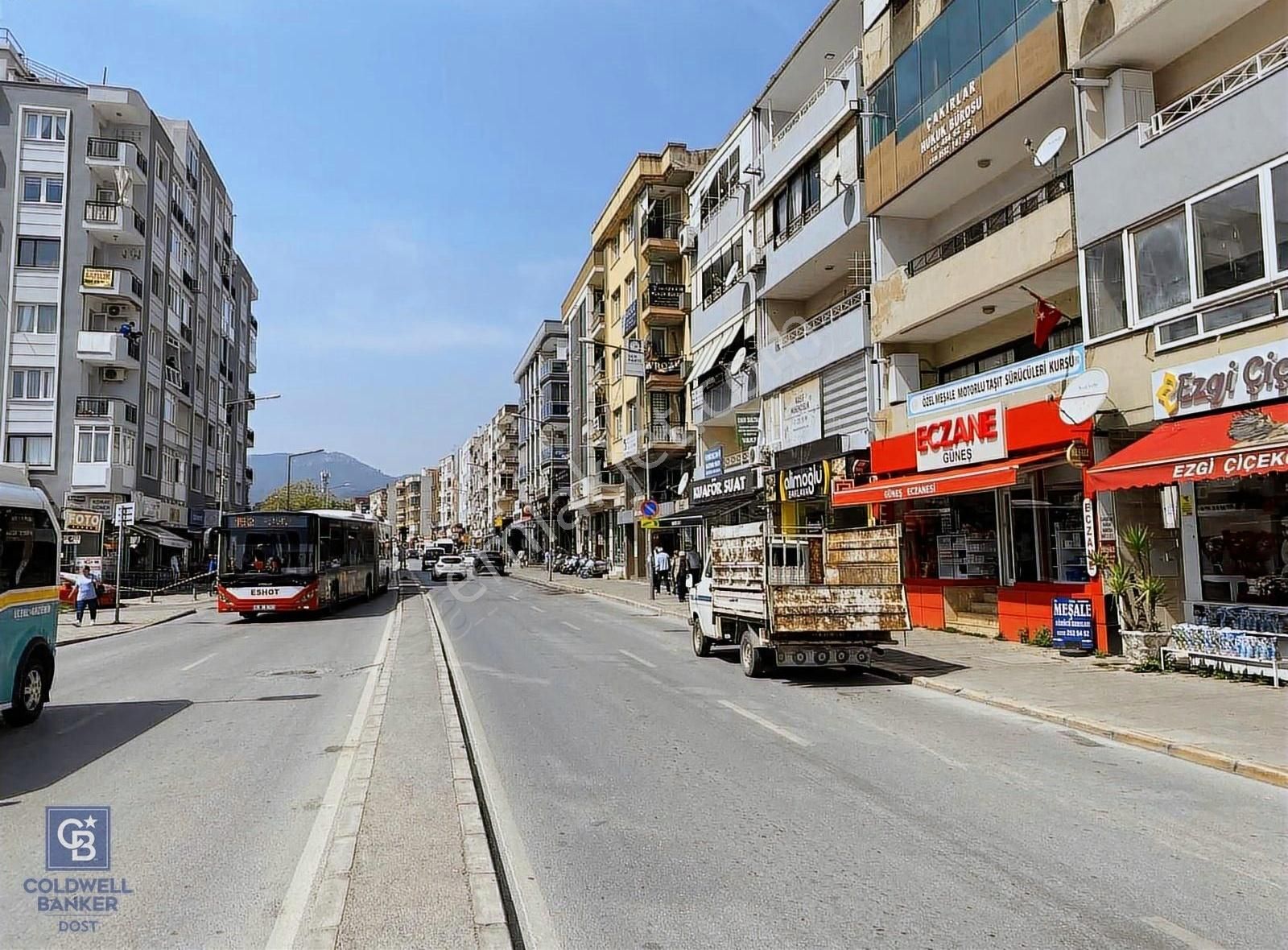 Gaziemir'in En Hareketli Lokasyonunda Devren Kiralık Dükkan
