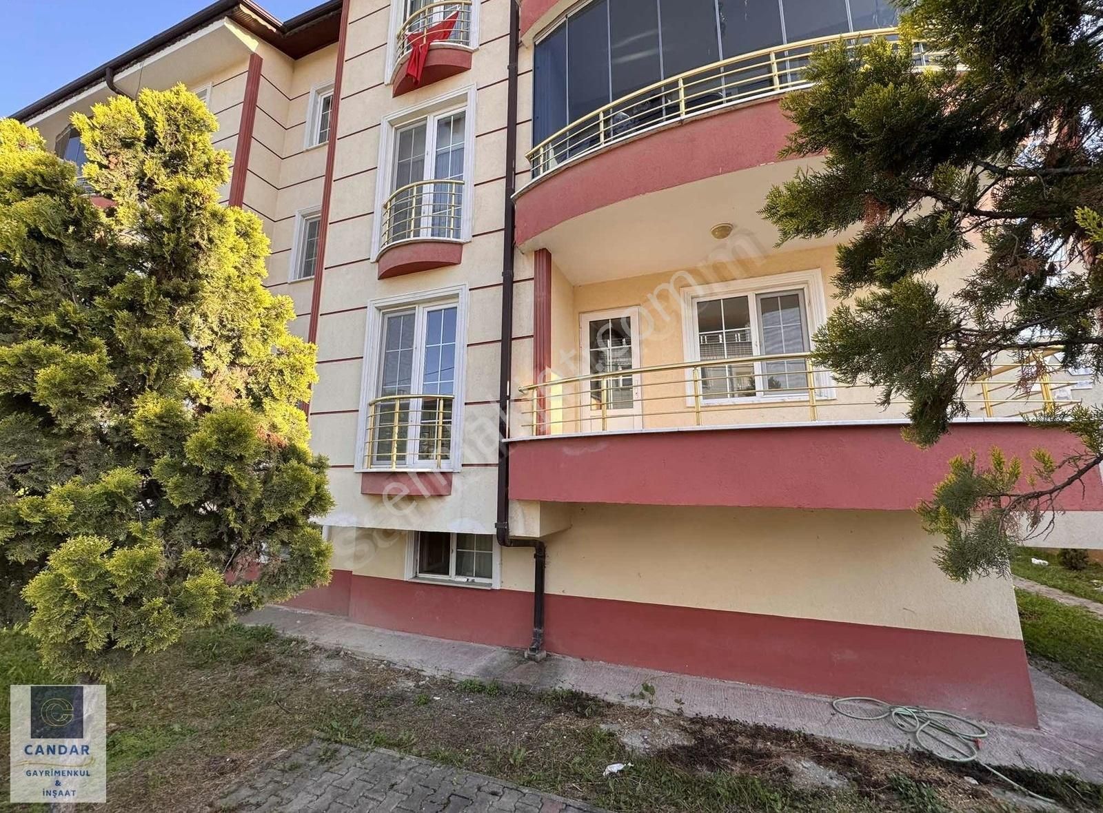İznik Yeşilcami Mah. Satılık 3+1 Kombili Daire