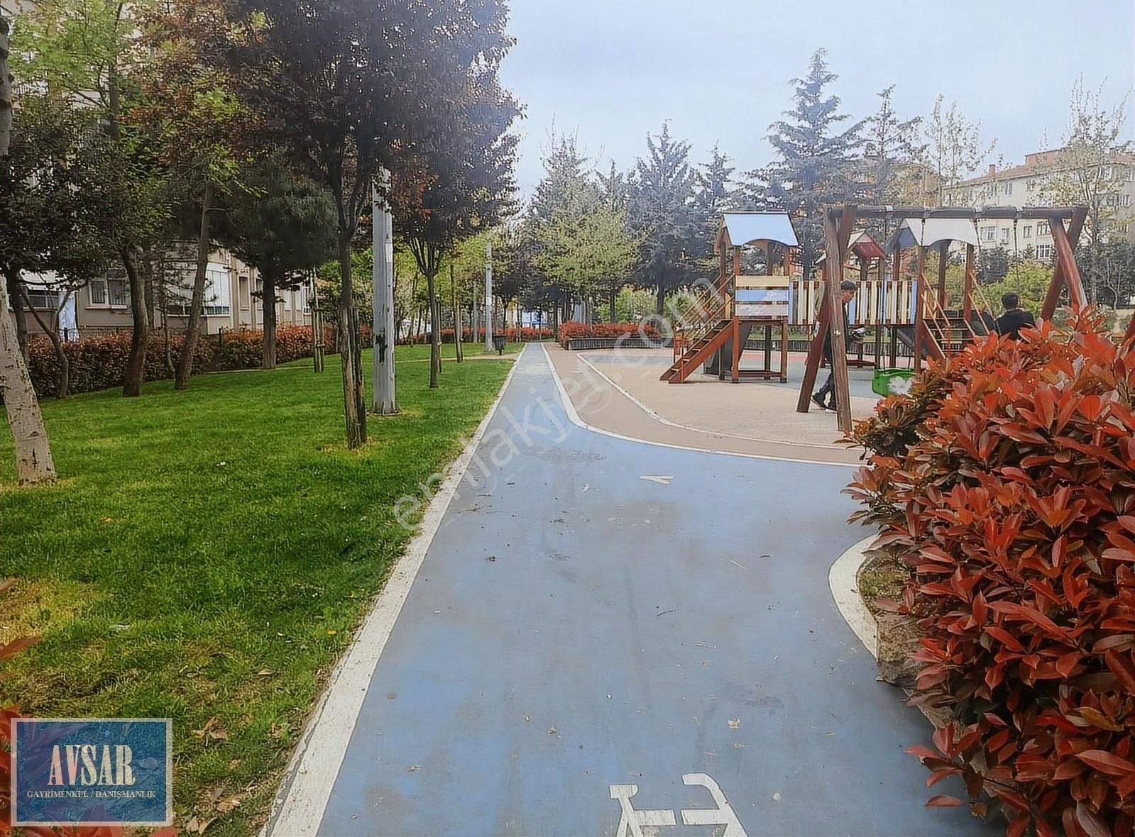Atatürk Mh Hastaneye Ünv. Kaymakamlığa Yakın Kiralık 3+1 Daire