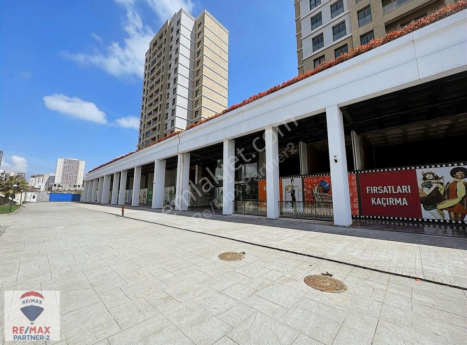 Onur Park Life Projesinde Cadde Cepheli Sıfır Dükkan Mağaza