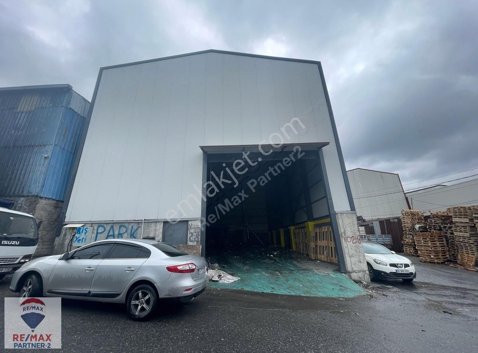 Akçaburgaz'da 400 M2 Kiralık İmalathane