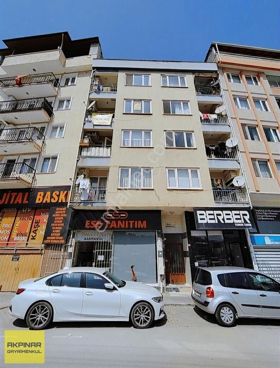 Akpınar Emlak'tan İhsaniye Merkezde Asansörlü Ara Kat 2+1 Daire