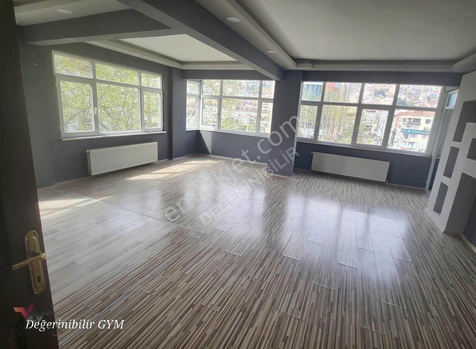 Kiralık Merkezi Konumda Ferah Arakat Ofis