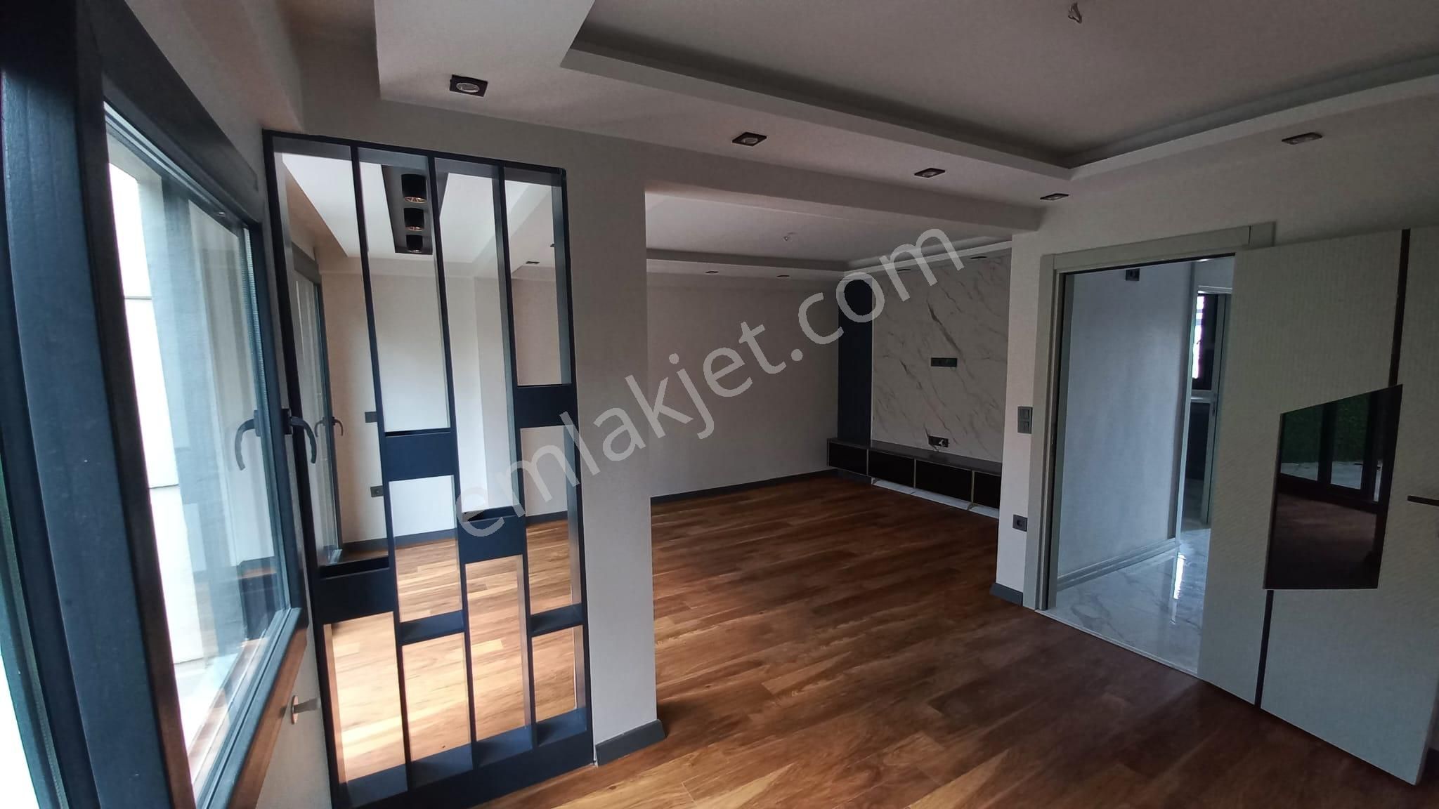 Çukurova Belediye Evleri Satılık 5+1 Villa Lüx Triplex