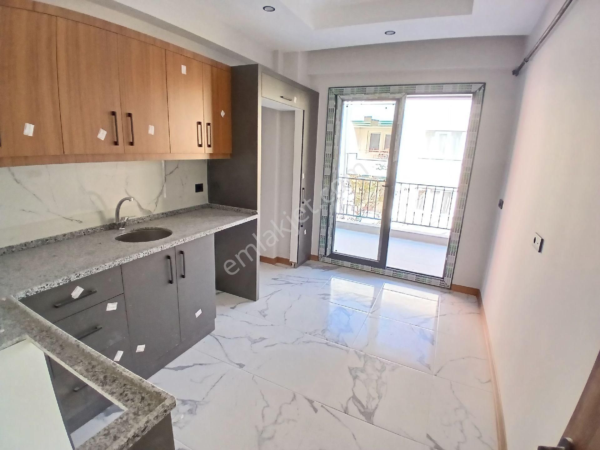Topraklık Halk Cad. Sıfır Ara Kat 90 M2 2+1 Daire. Otogara 300 Mt.