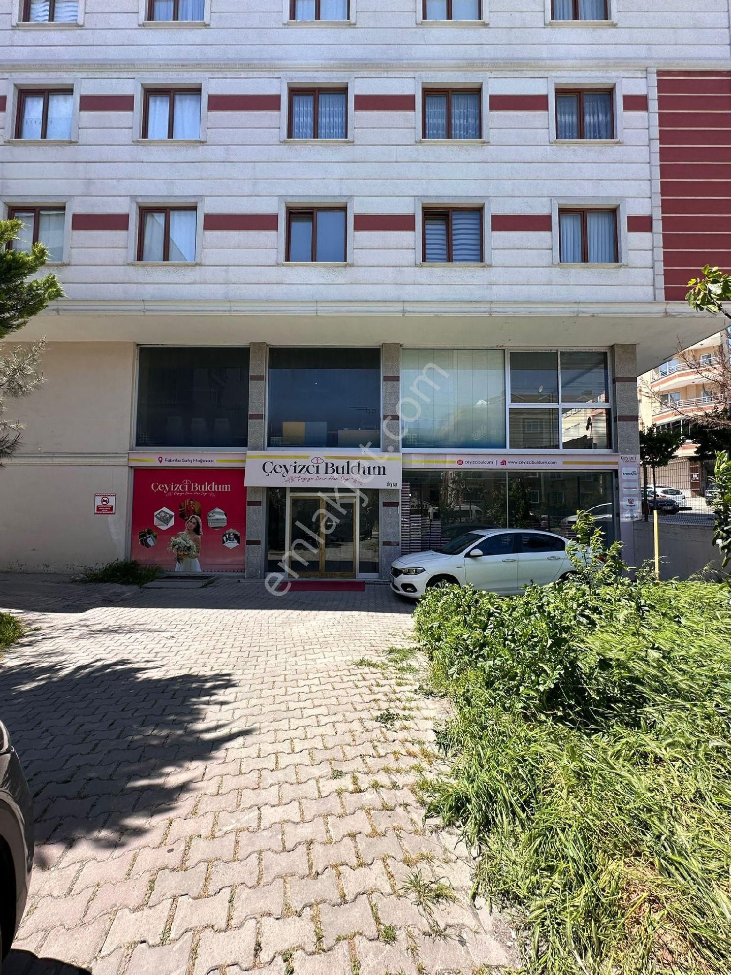Kavaklı'da Kiralık 250 Metrekare İşyeri