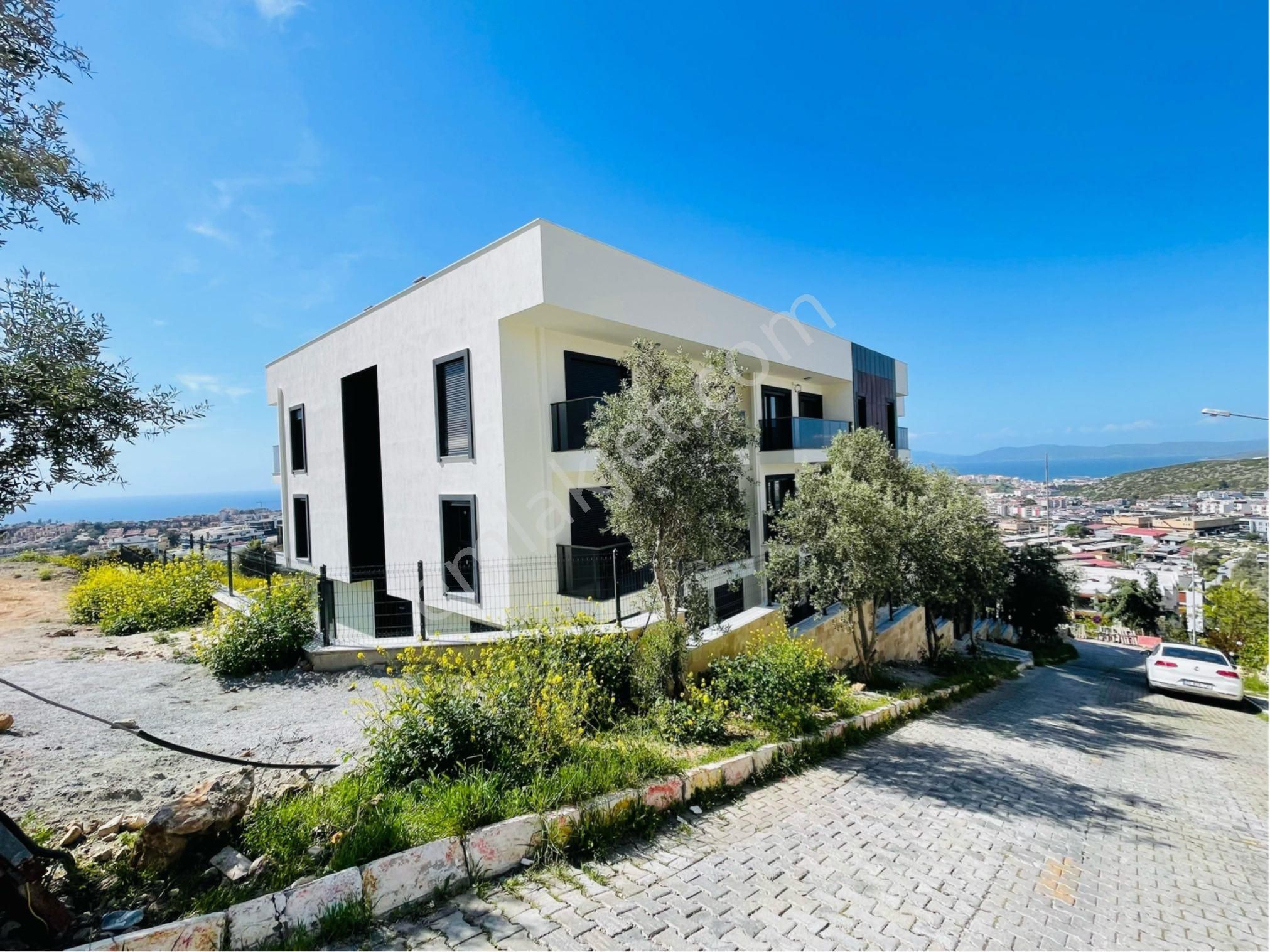 Kuşadası Değirmendere Bölgesinde Satılık 1+1 Geniş Havuzlu Daire