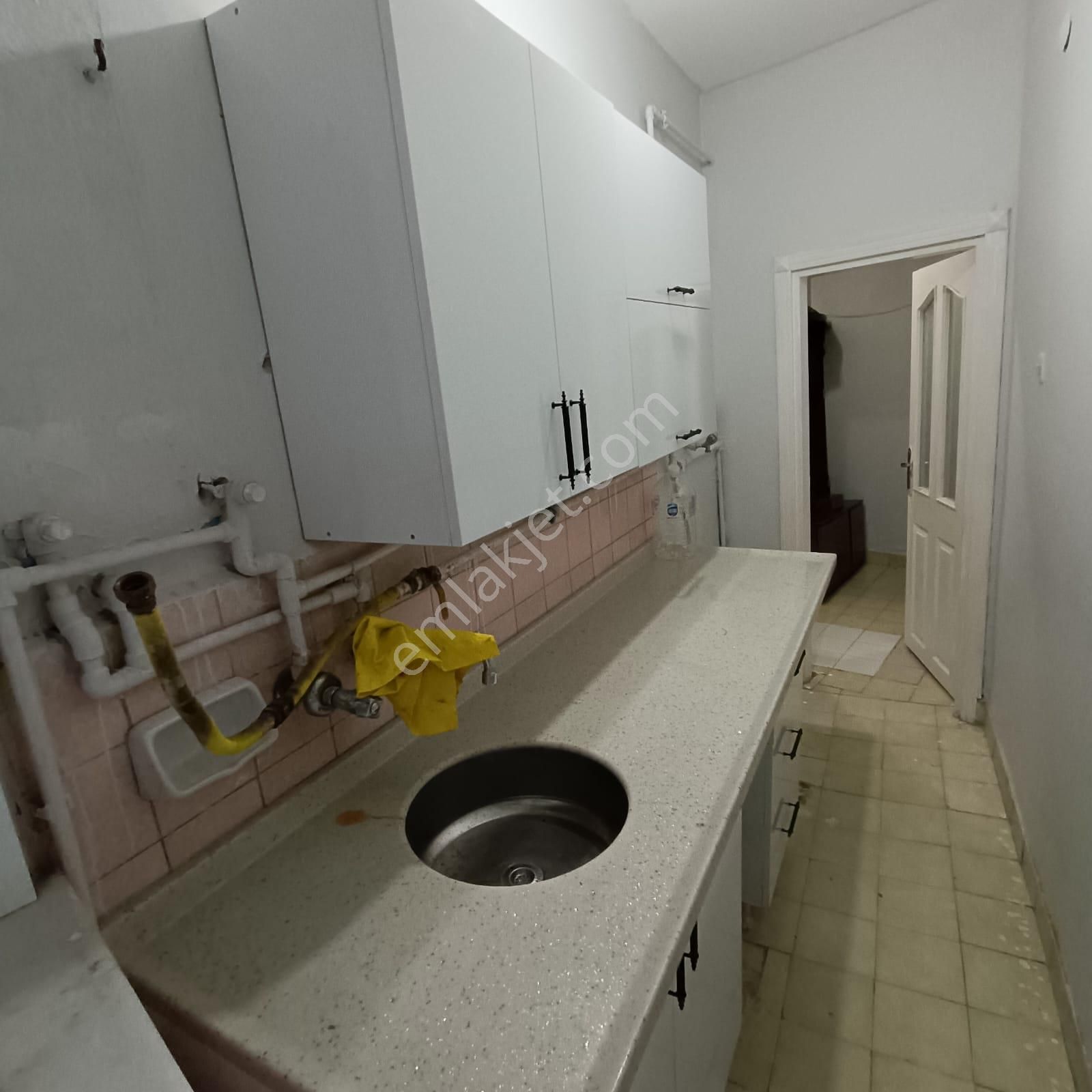 Bayrampaşa Muratpaşa Düz Giriş 1+1 Doğalgaz Sobalı Bahçeli