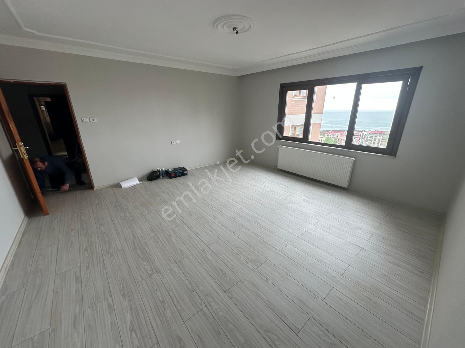 Küçükler Gayrimenkulden Karşıyaka'da Kiralık Daire
