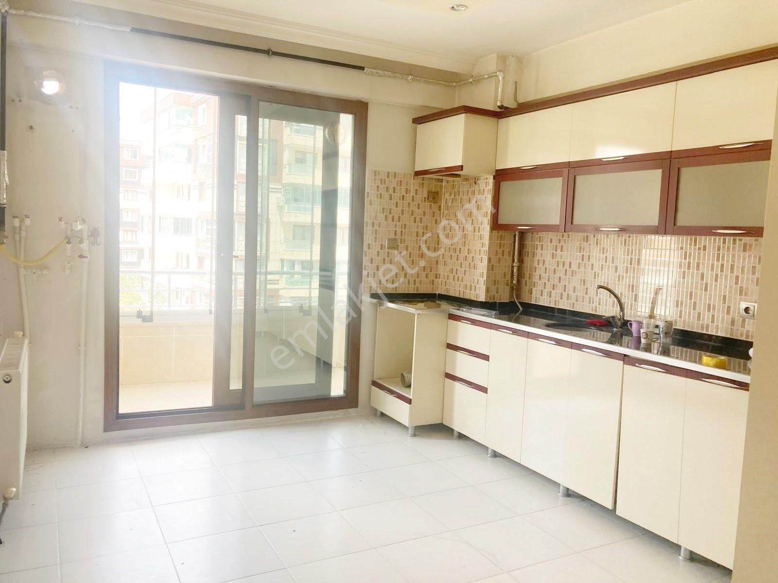 Taha Emlak Tan Gökkuşağı Düğün Salonu Karşısı Bağcılar Da Kiralık 3+1 Daire