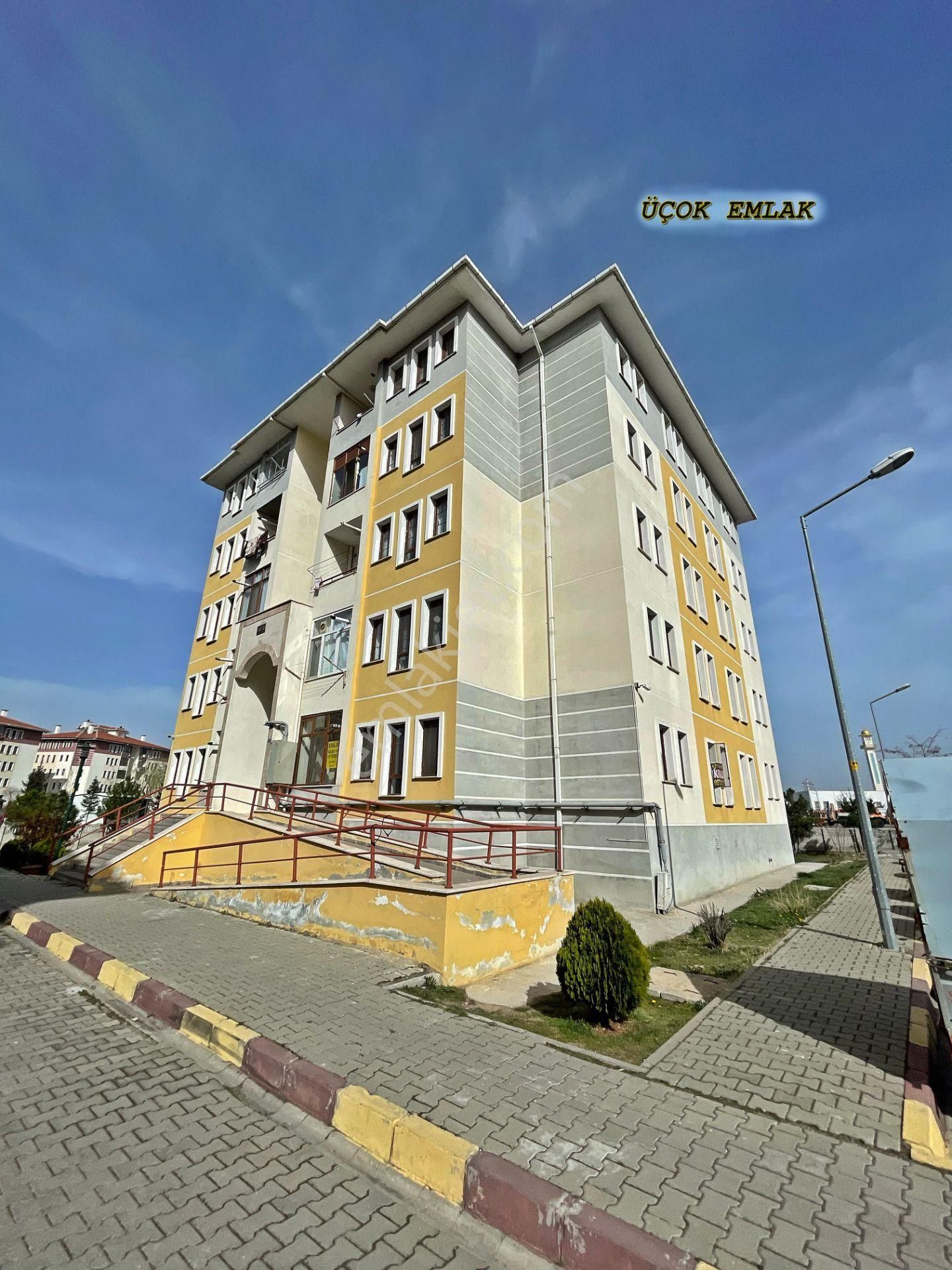 Afyon Üçok Emlaktan Gazeteciler Toki Satılık 2+1 Fırsat Daire