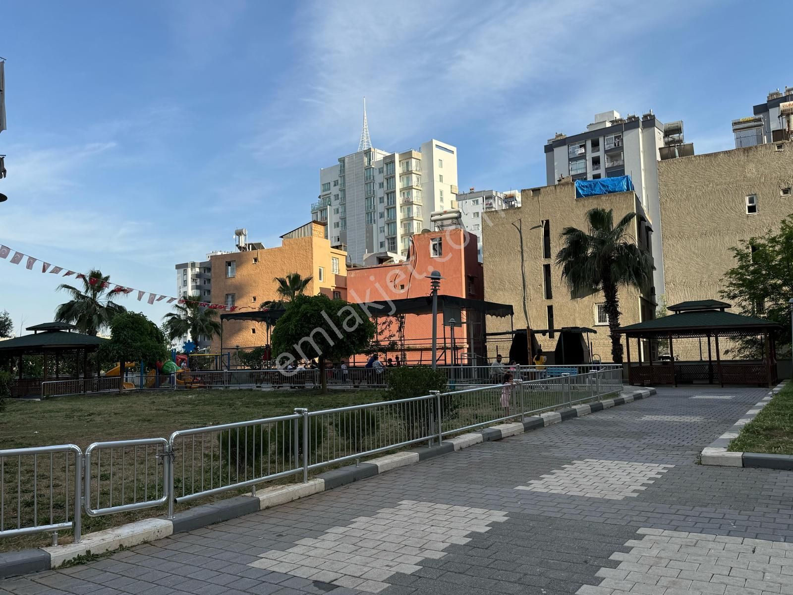 Pınar'da 7/24 Güvenlik Y.havuzlu Sitede 3+1+g.odalı K.otopark Daire