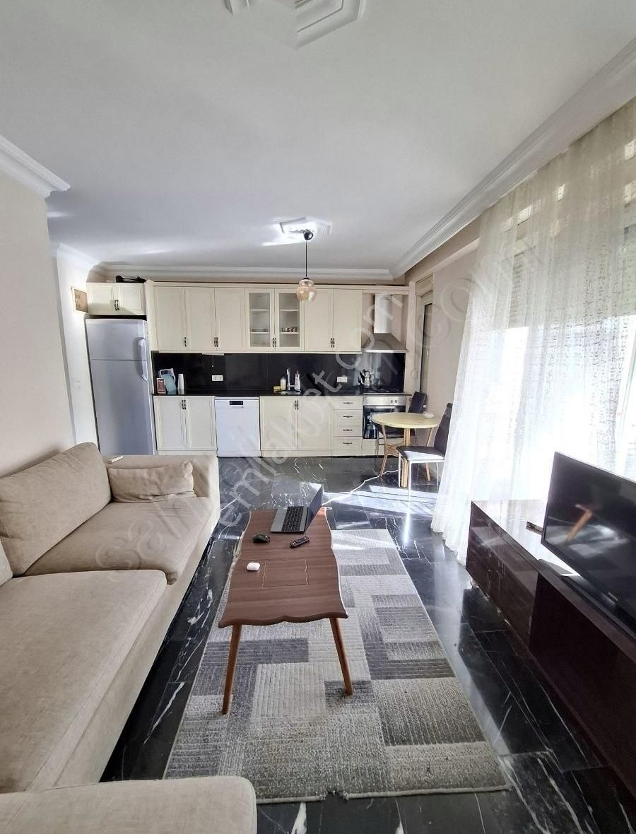 Sidede Havuzlu 1+1 Eşyalı Merkezi Konumda Kiralık Daire