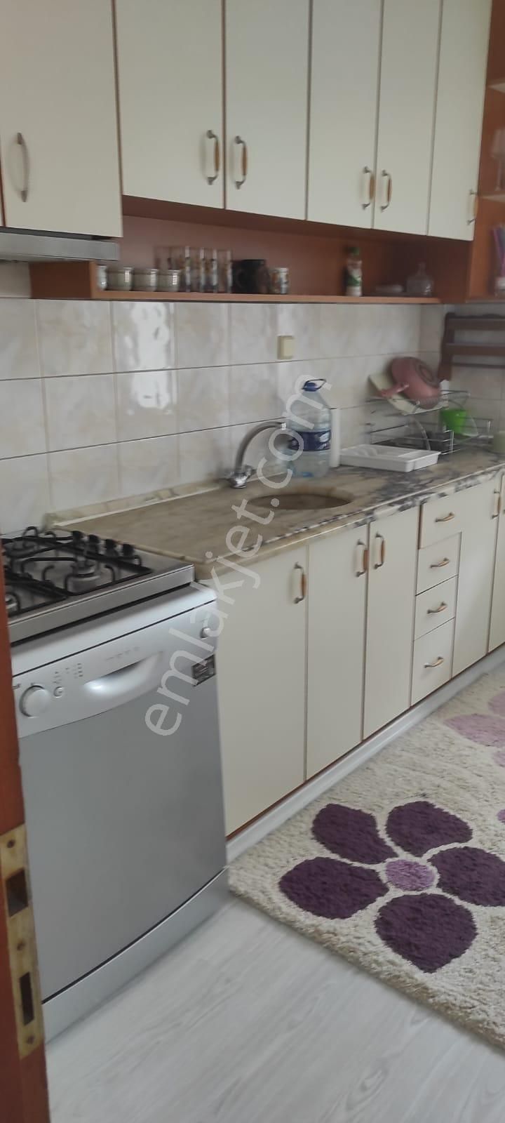 Arkadaş Emlaktan Kale Mah. Yahya Kemal Okulu Üstünde Eşyalı Satılık Daire