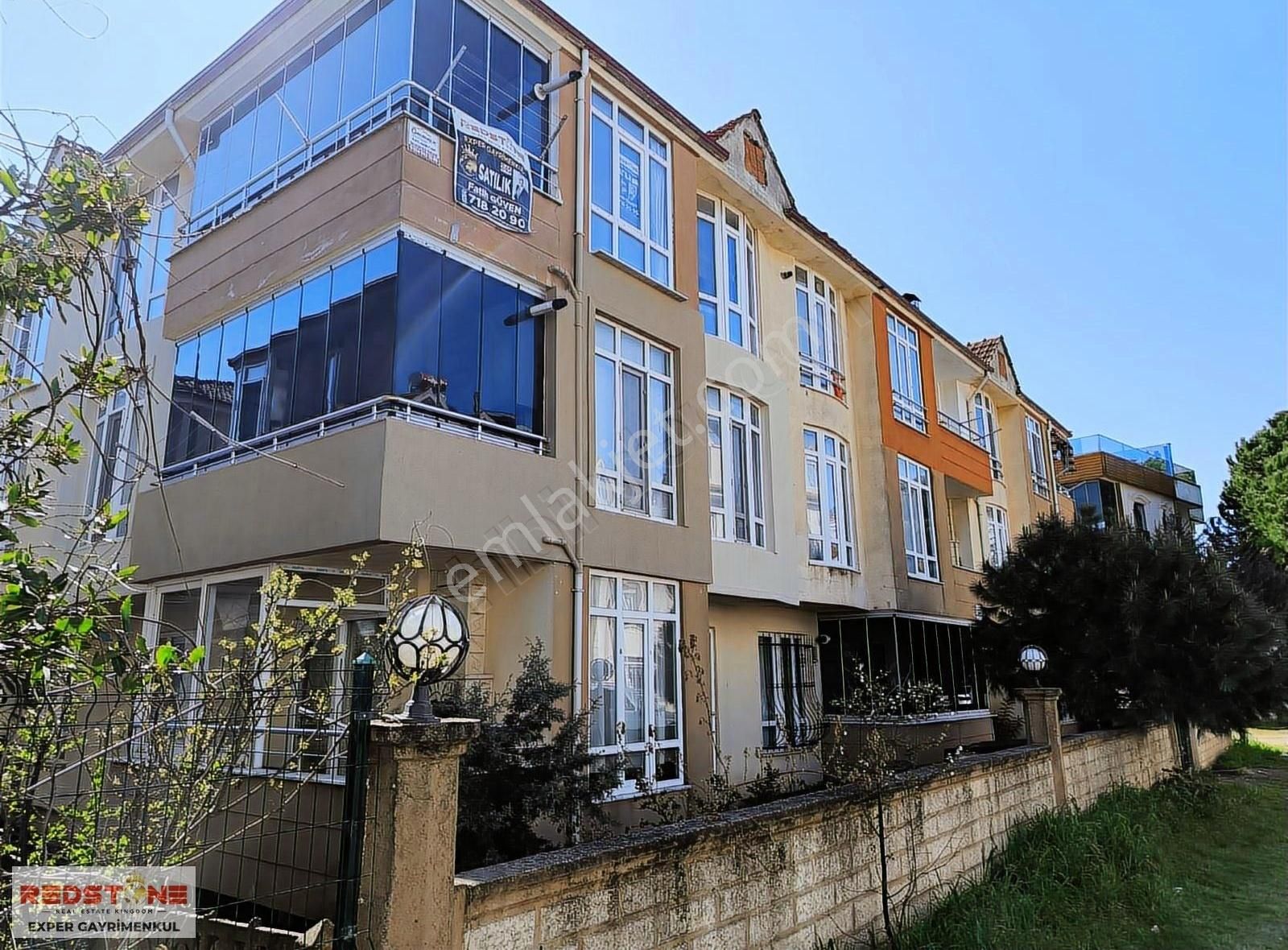 Karasu'da Deniz Manzaralı Kombili Cam Balkonlu Satılık 2+1 Daire