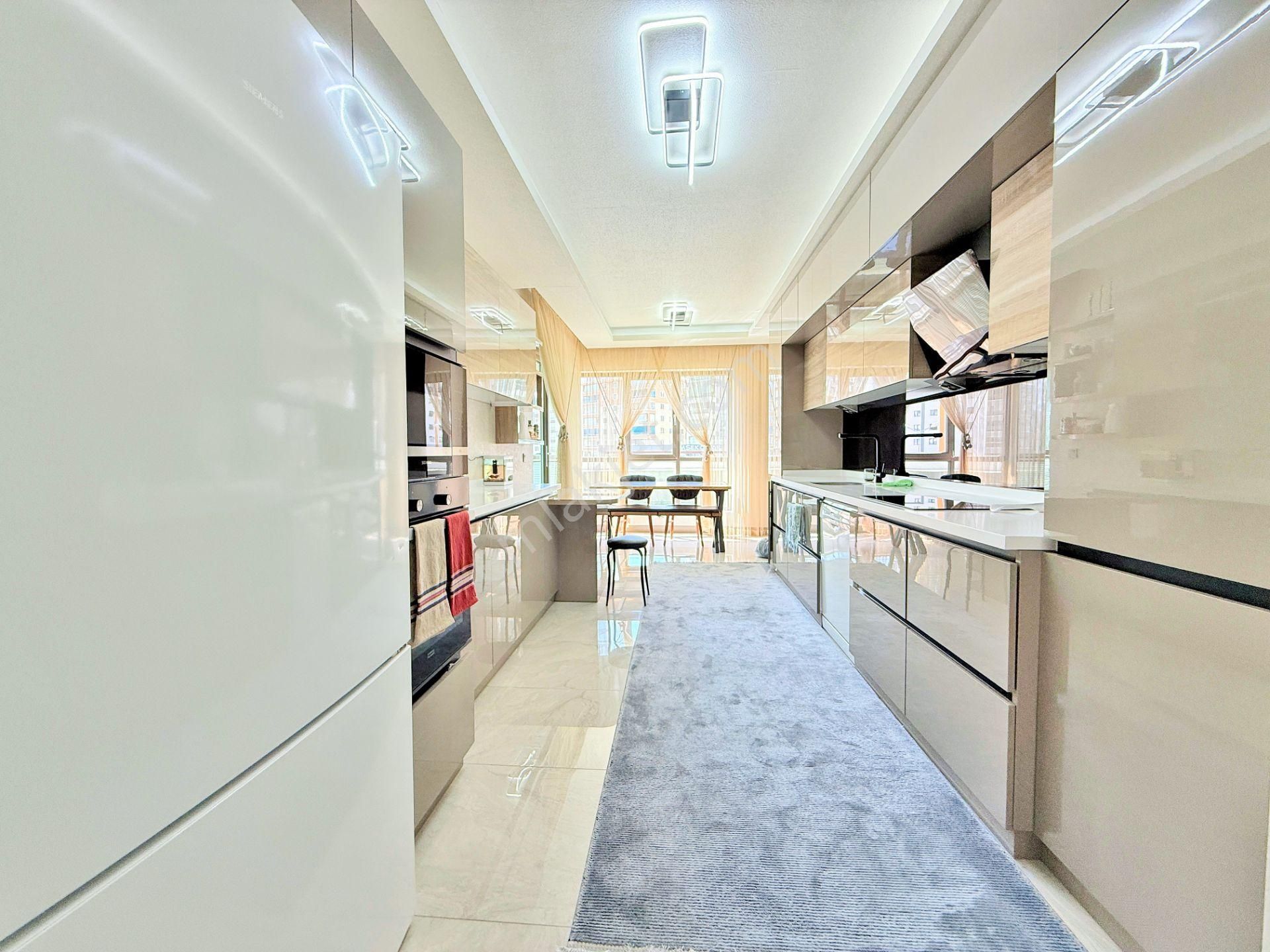Duru'dan Güvenlikli 2 Bloklu Lüx Site 4+1 200m² Giyinme Odalı