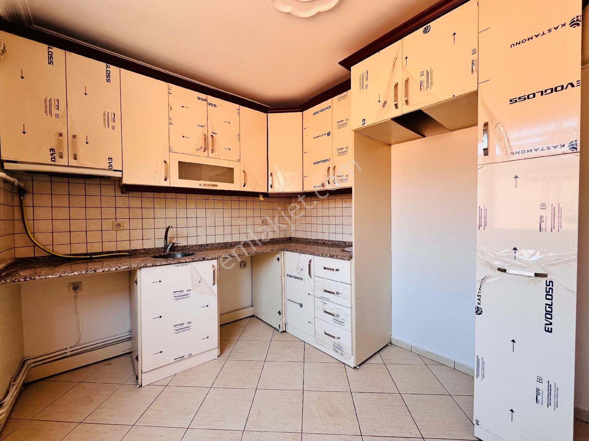 Manisa İbrâhim Çelebi Mah. 2+1 Köşe Karanlık Odasız Lüks Daire