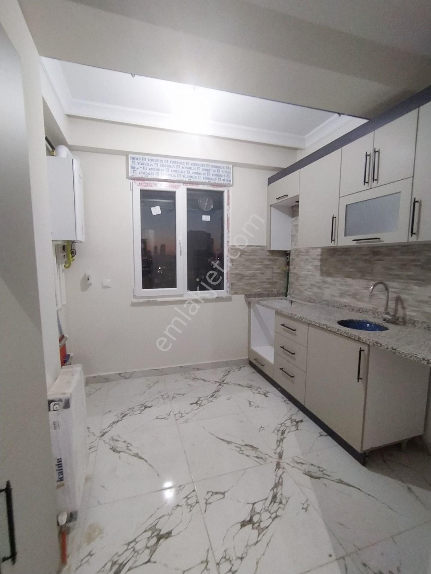 Mithatpaşa Cad Üzerinde İskanlı Arakat 2+1 Tapu Masrafsız