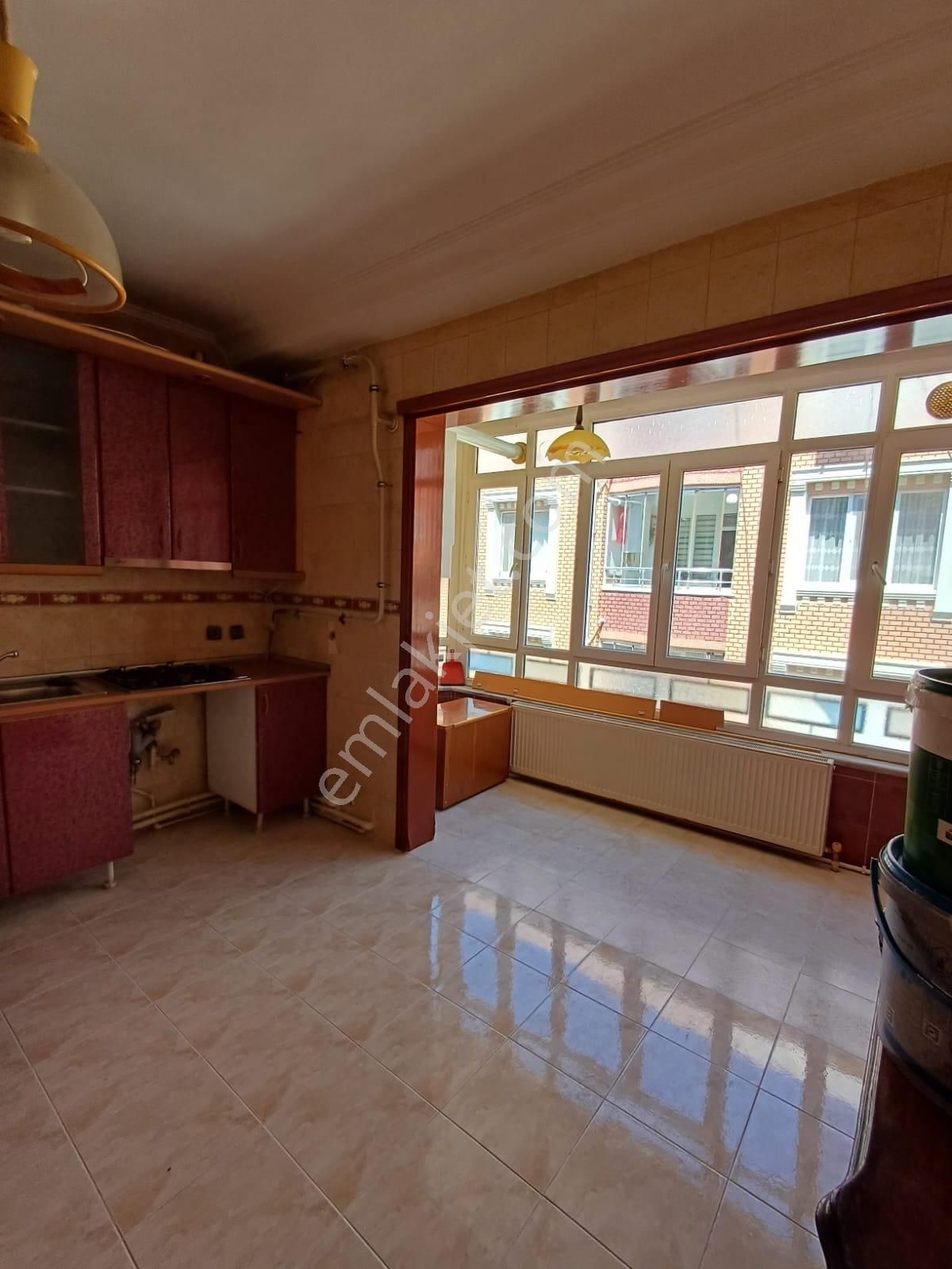 Karacaibrahim Mahallesi Merkezde 3+1 Kiralık Daire