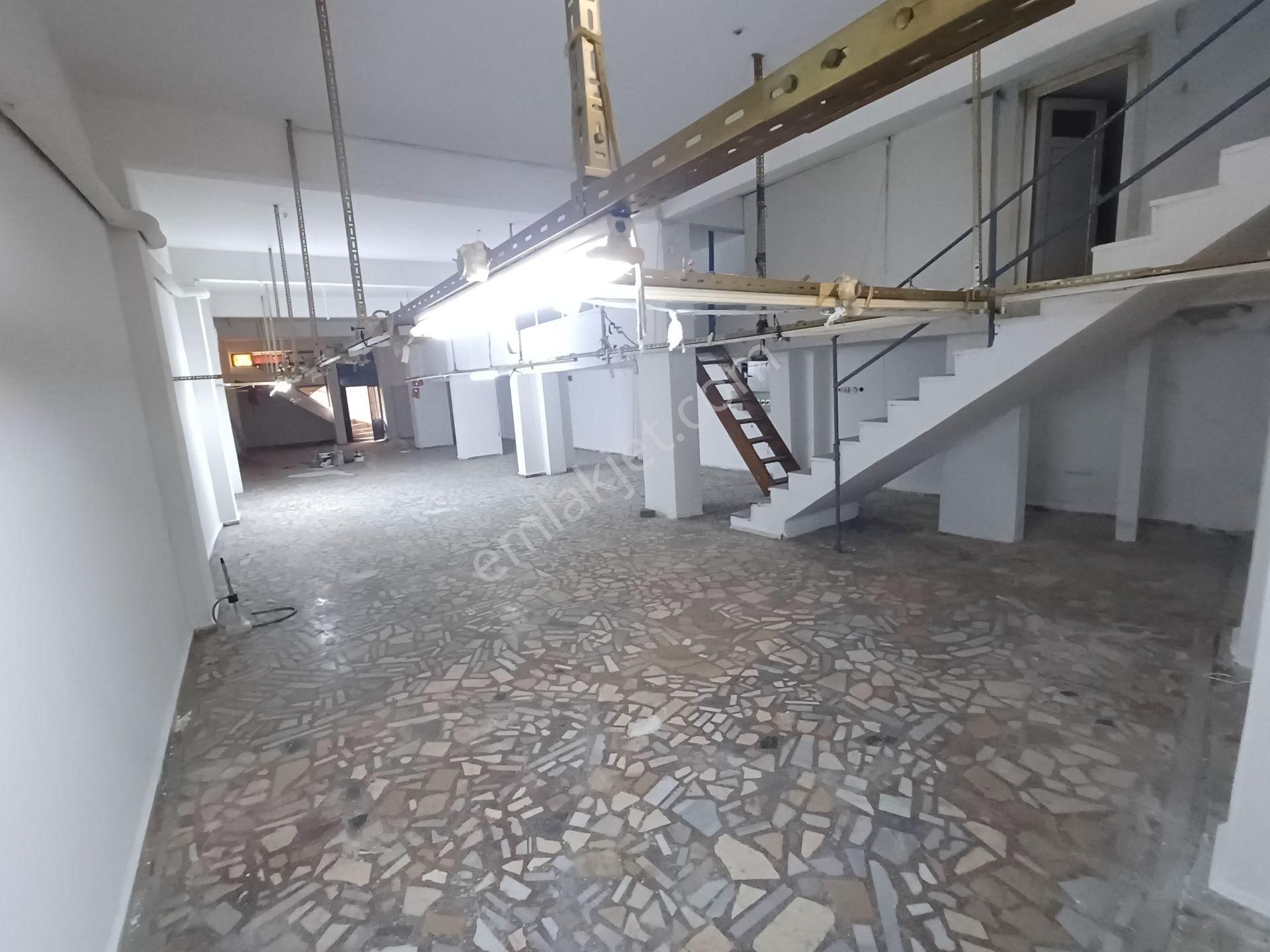 Zeytinburnu Nuripaşada 250m² Tekparça Herişeuygun Kiralık İşyeri Osmanlı Emlak