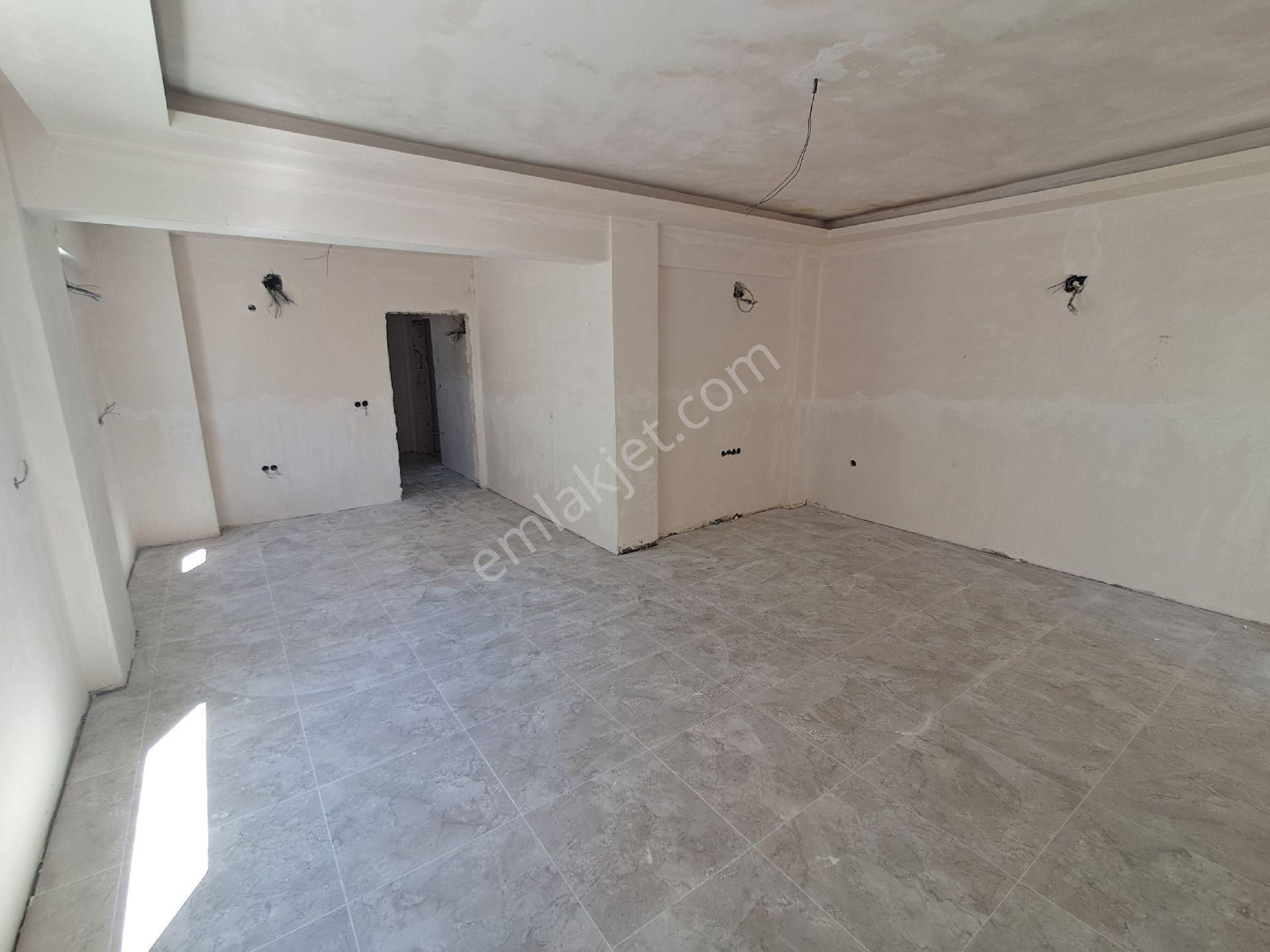 Günaydın Emlaktan Ortaca Merkezde Geniş Satılık 1+1 Daire