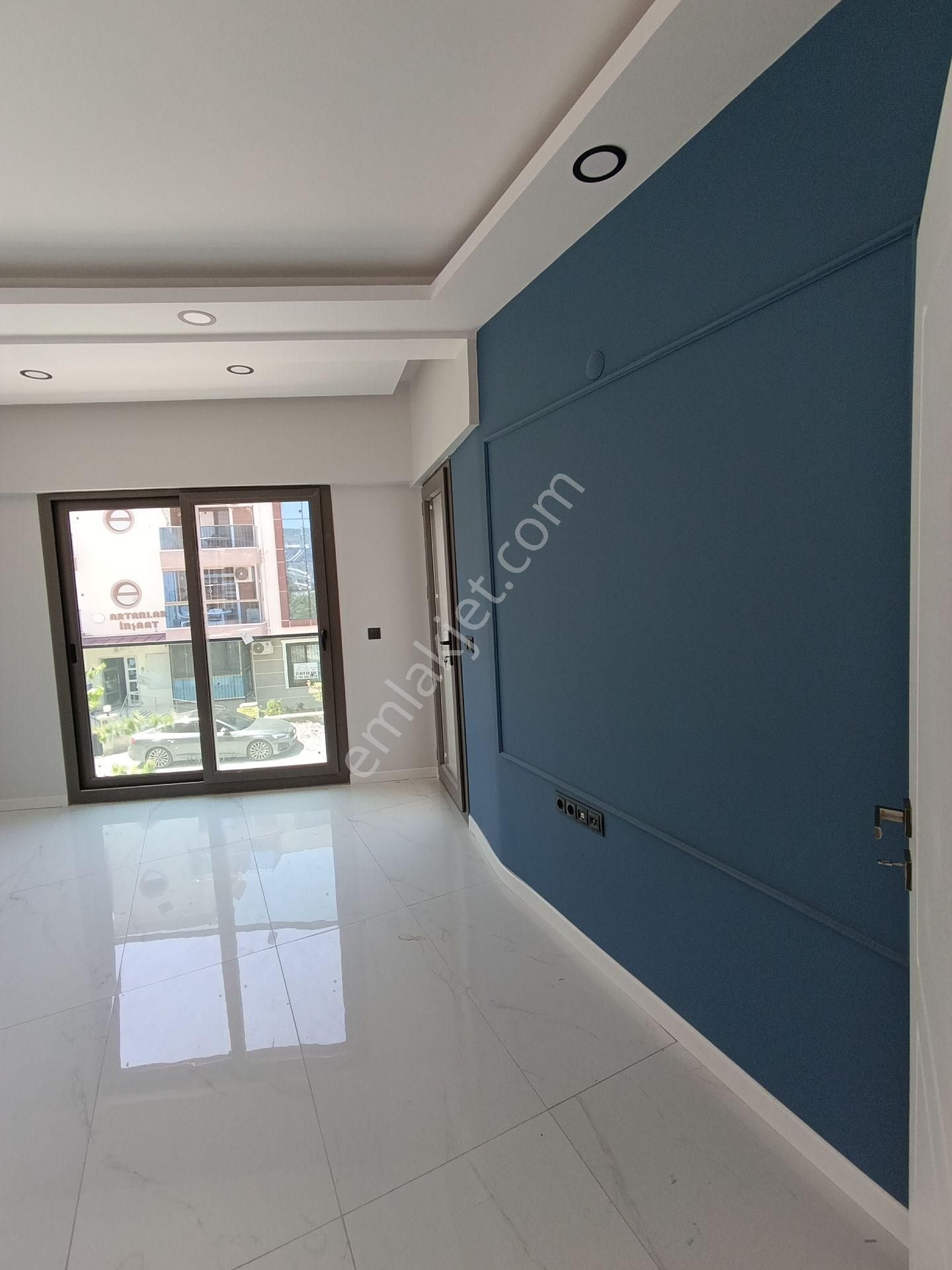 Kuşadası Davutlar Mh.2+1 Yeni Bina Satılık Daire