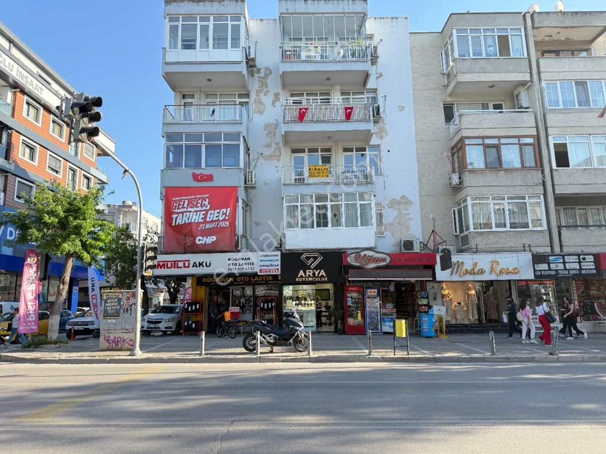 Turyap Bucadan Menderes Caddesi Üzeri Arakat Kiralık 3+1 Daire
