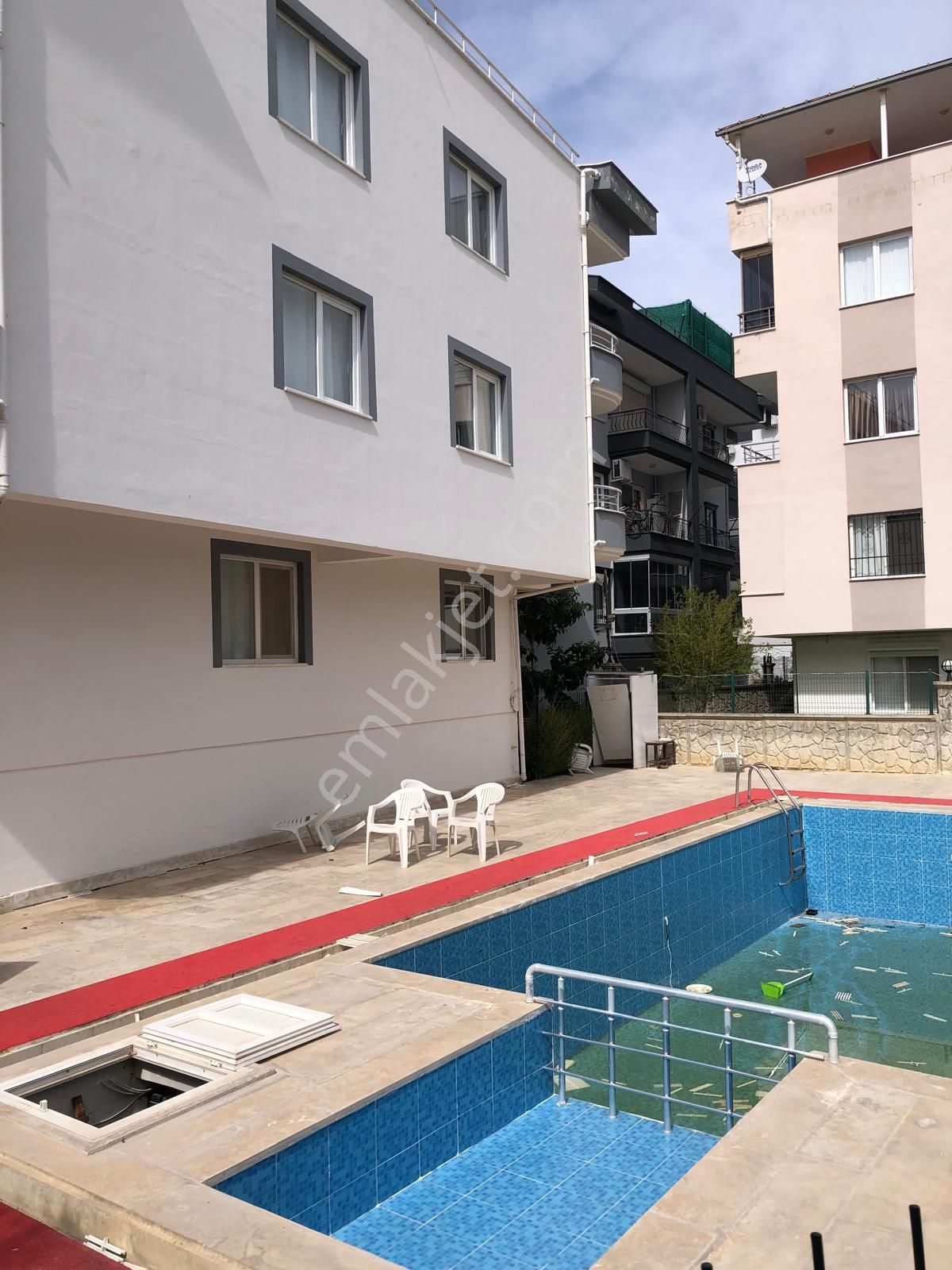 Didim Efeler Mahallesinde Havuzlu Sitede 2+1 Daire