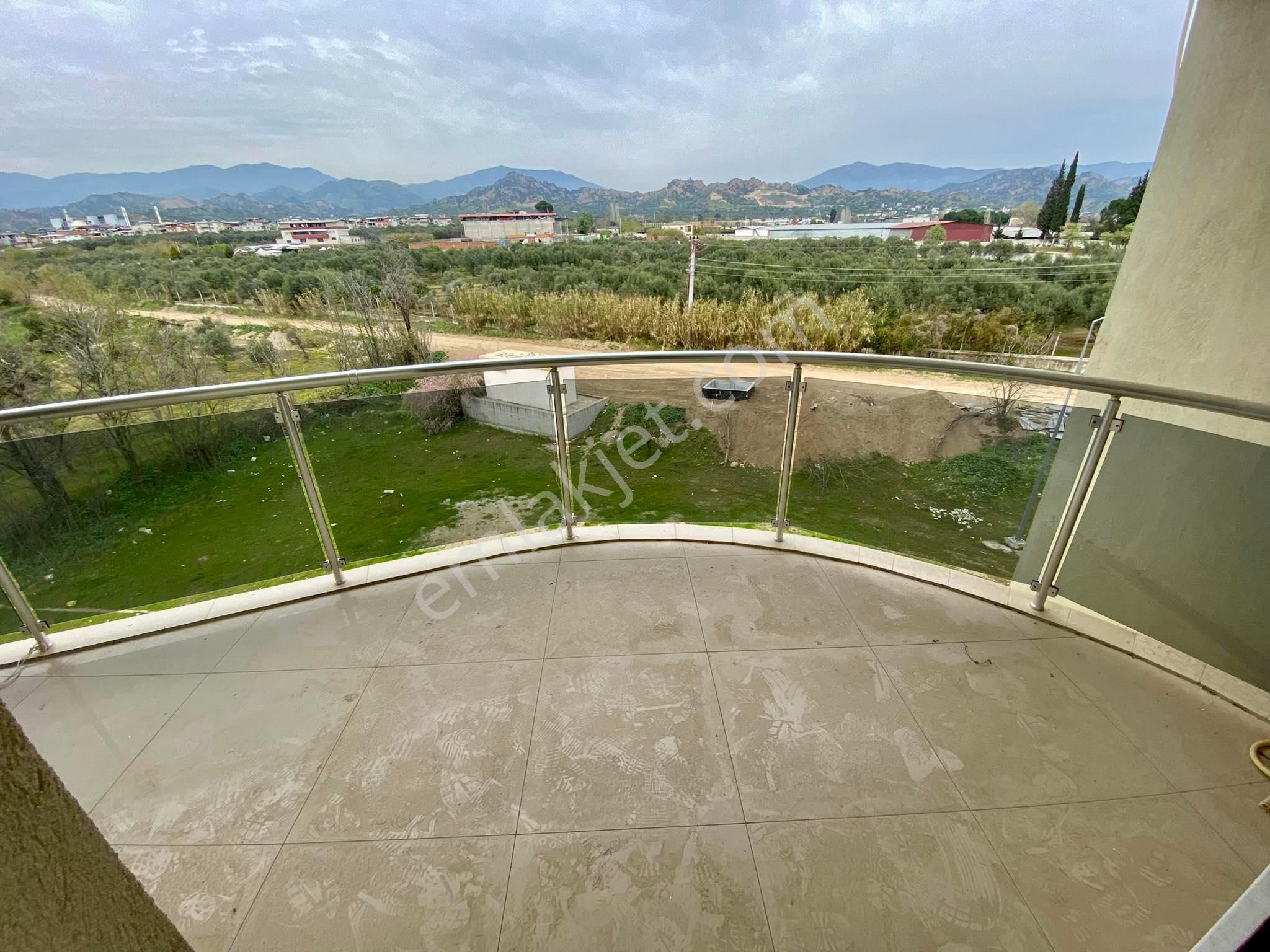Yiğit Gayrimenkulden Satılık 2+1 Ruhsatlı Satılık Daire
