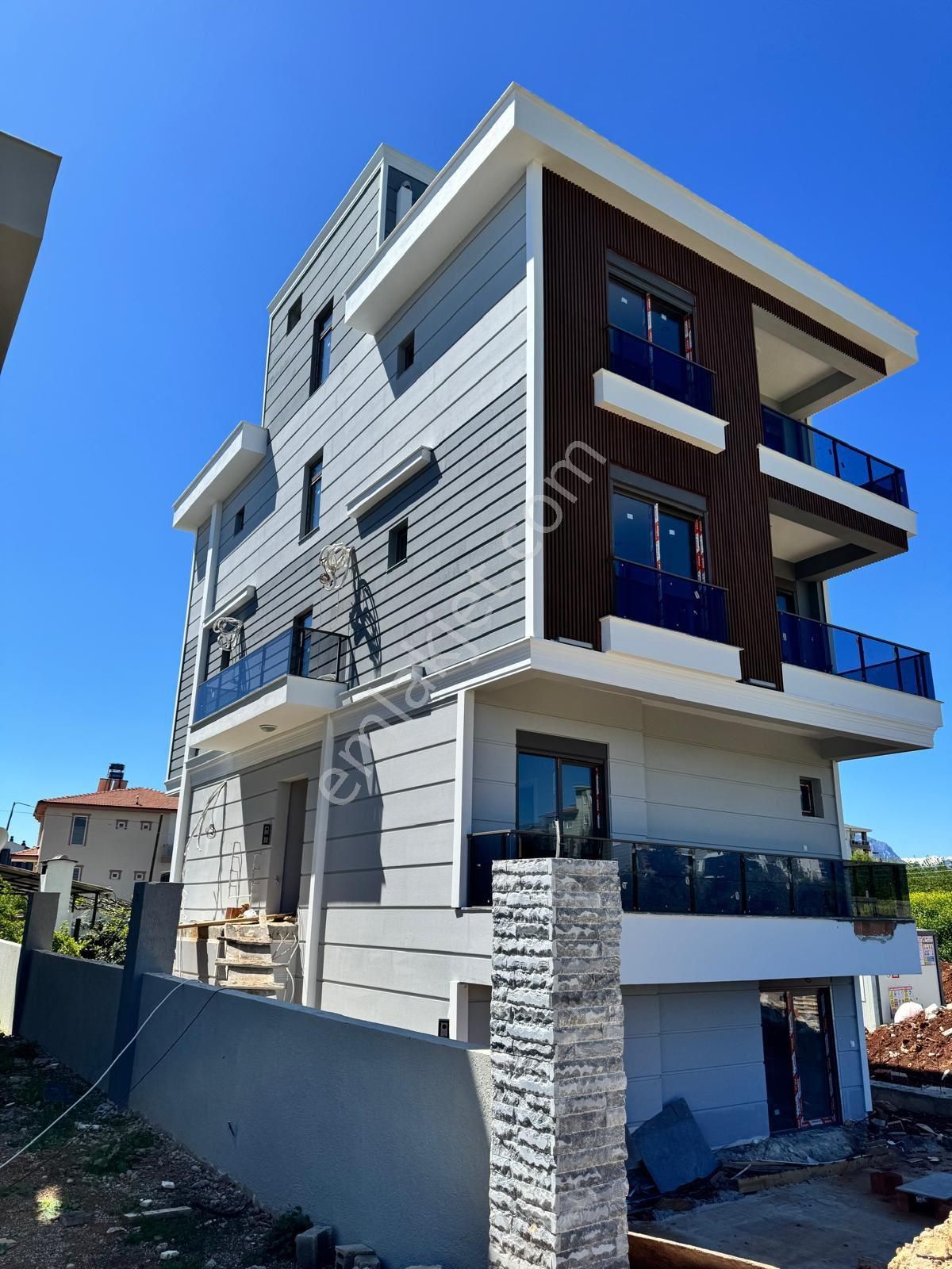 Berapark Güvencesi İle Merkezi Konumda Lüx 1+1 Sıfır Daire