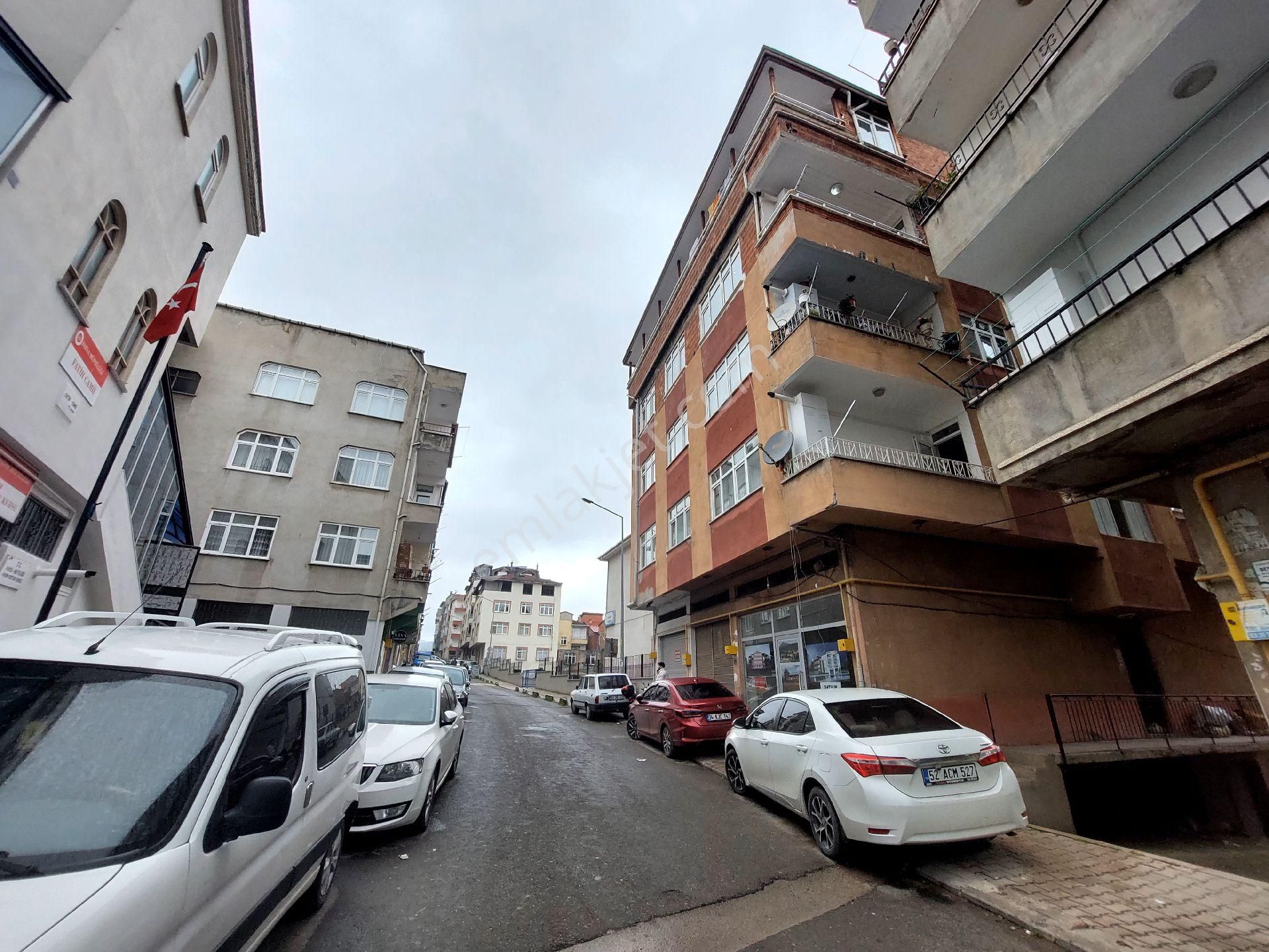 Sakarya Mahallesinde Atatürk İlkokulu Yanında 2+1 Satılık Daire