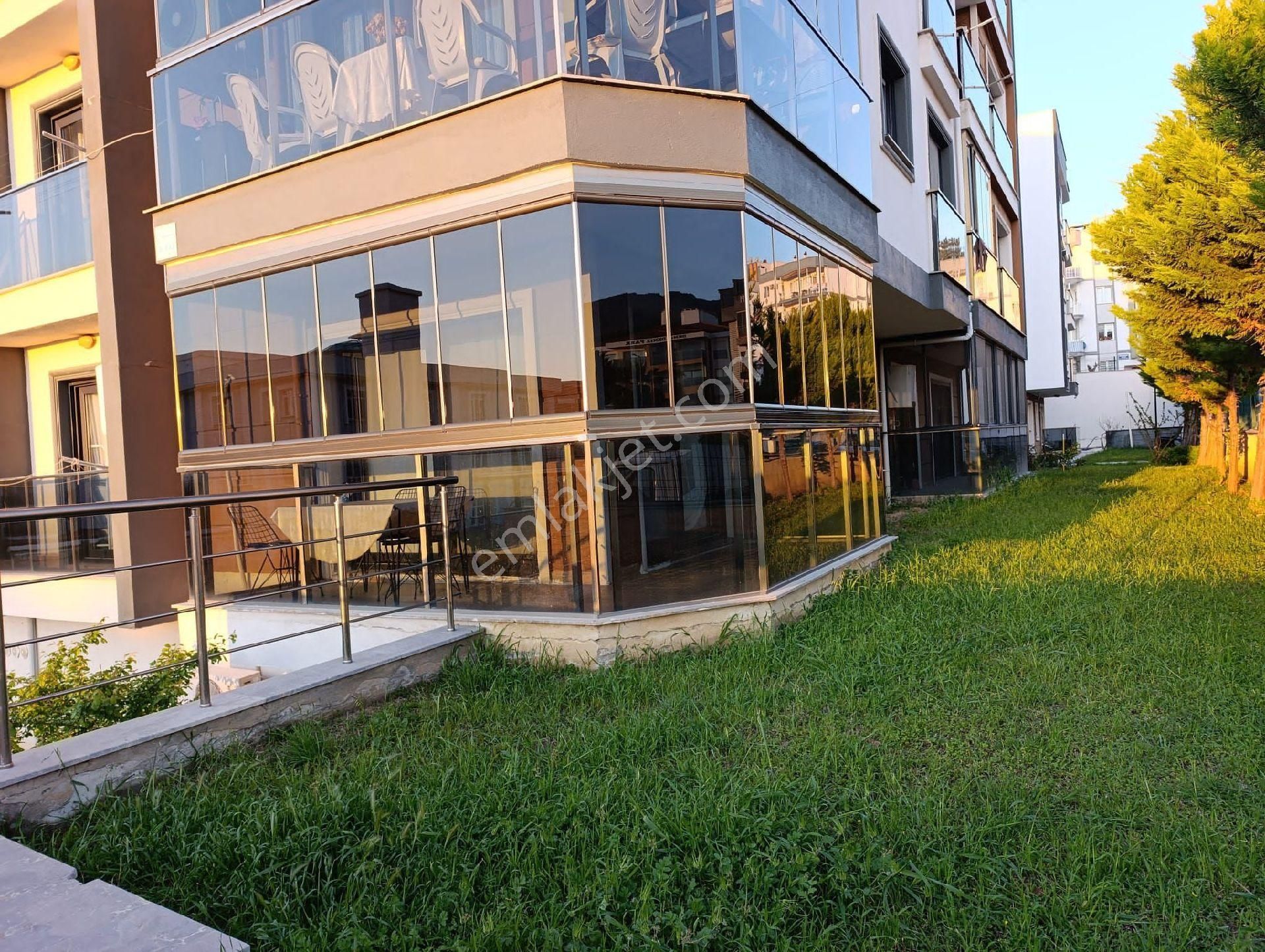 Kuşadası Davutlar'da Havuzlu Sitede Satılık 2+1 Daire